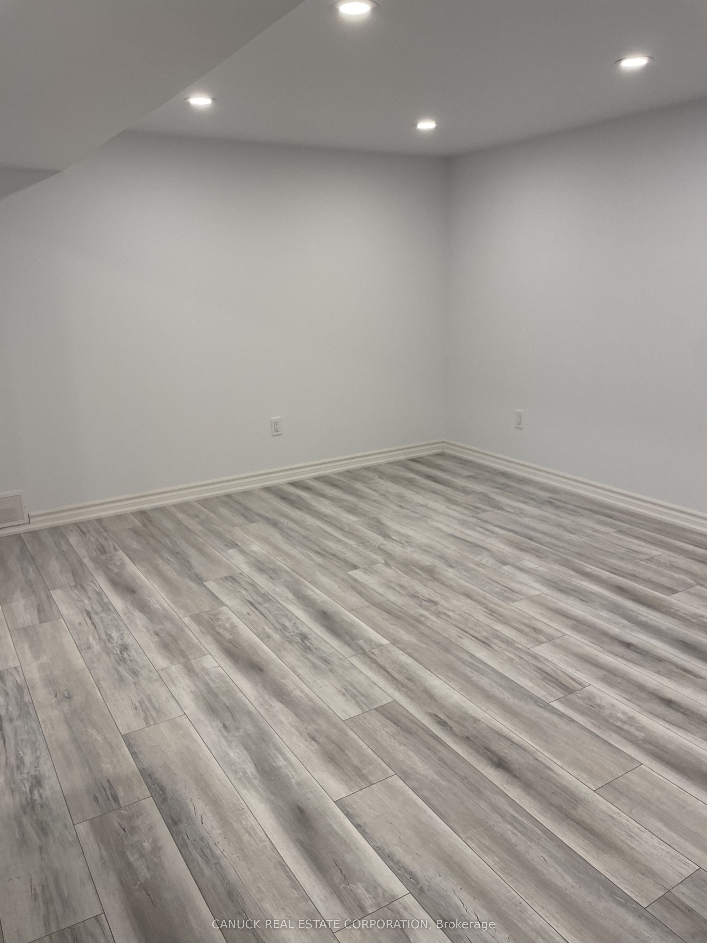 11 Navenby Crescent Lower Unit, Toronto, ON M9L 1B1 photo 4