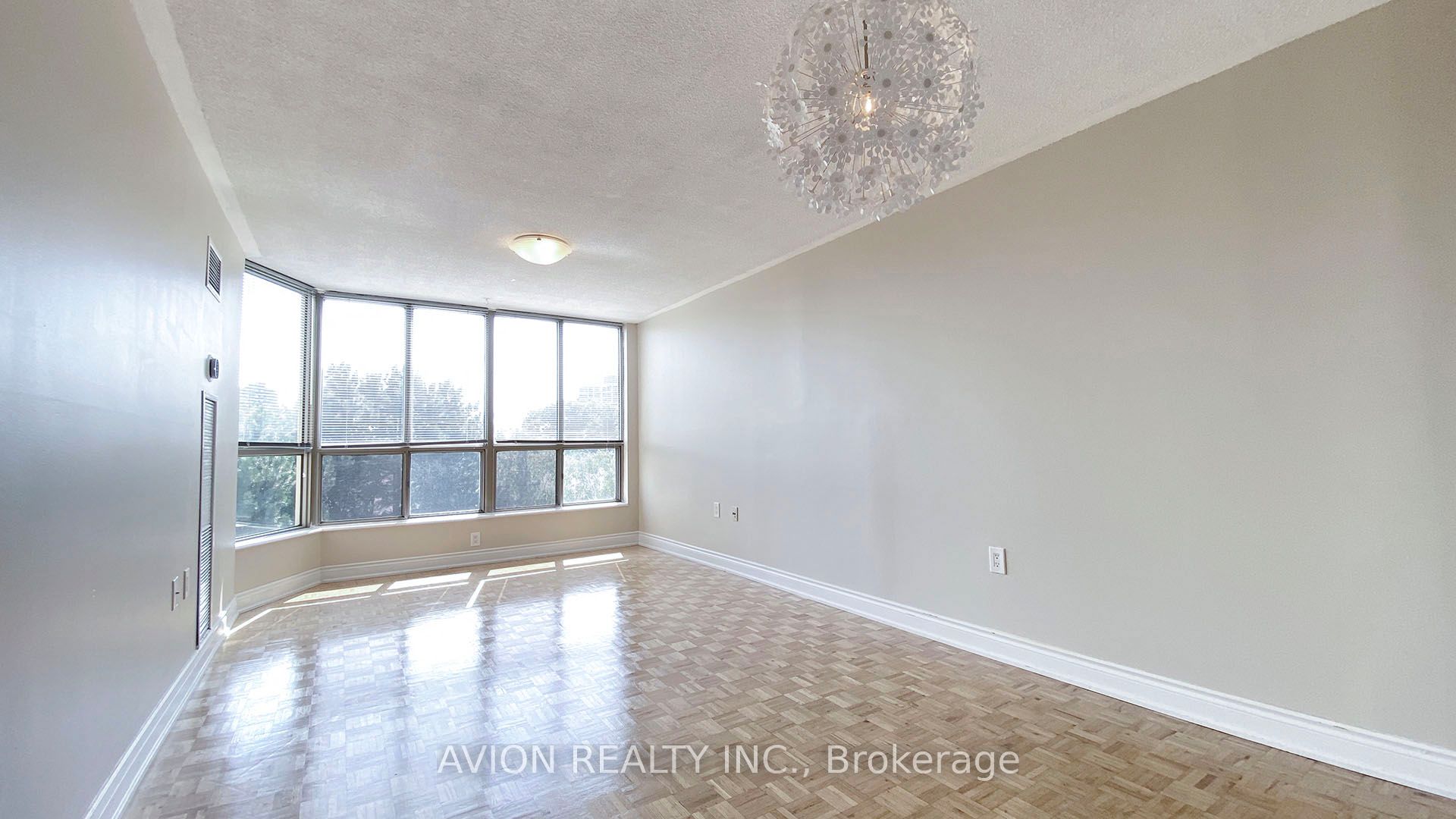 1110 Walden Circle 504, Mississauga, ON L5J 4R3 photo 4