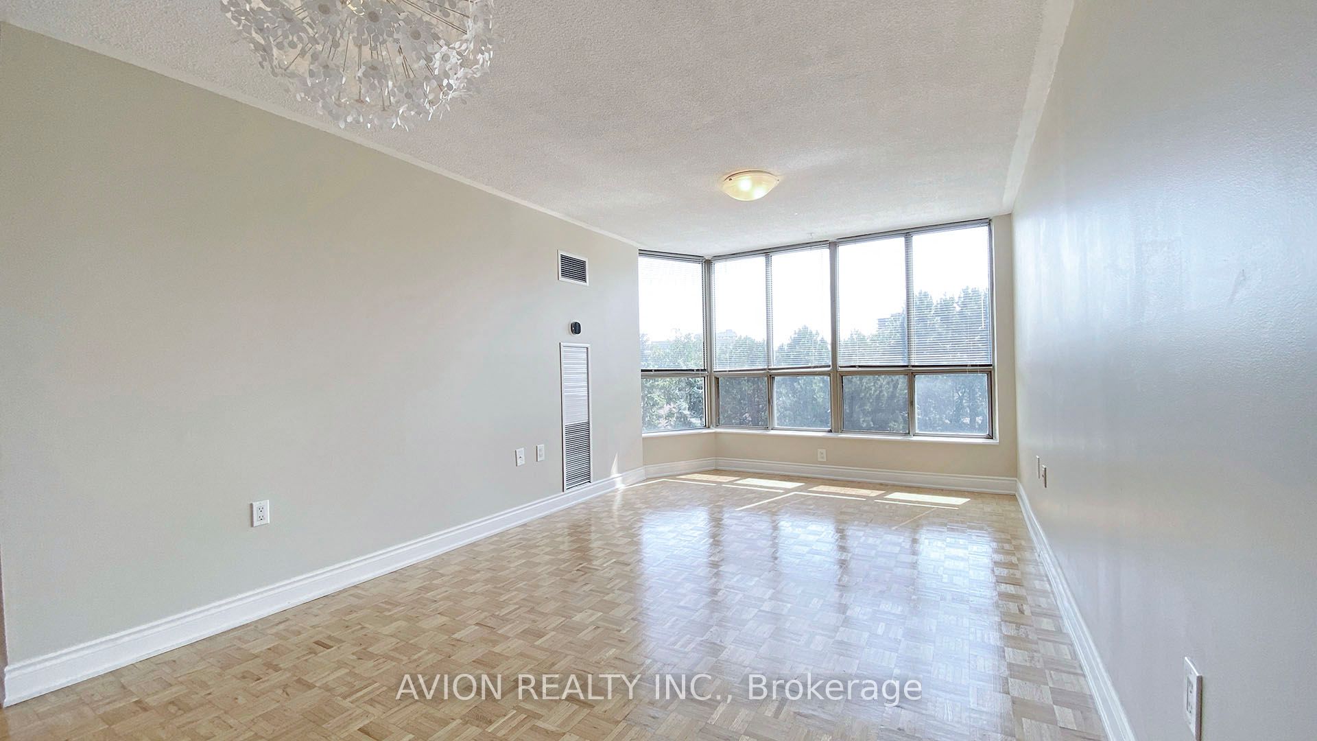 1110 Walden Circle 504, Mississauga, ON L5J 4R3 photo 5