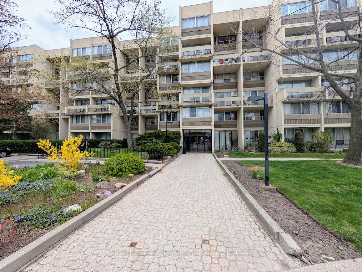 1300 Marlborough Court 325, Oakville, ON L6H 2S2 photo 2