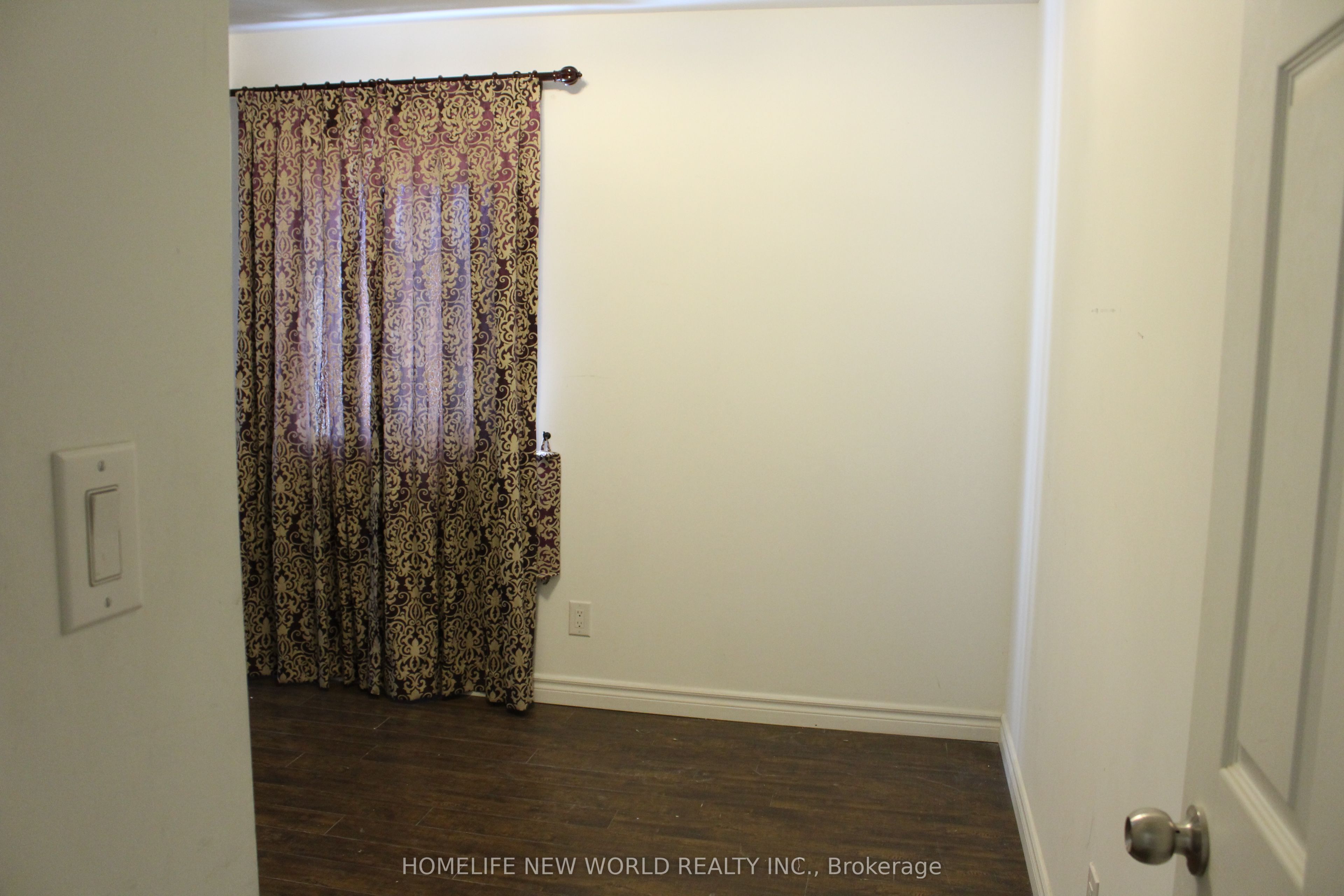 2466 St Clair Avenue W 201, Toronto, ON M6N 1L3 photo 5
