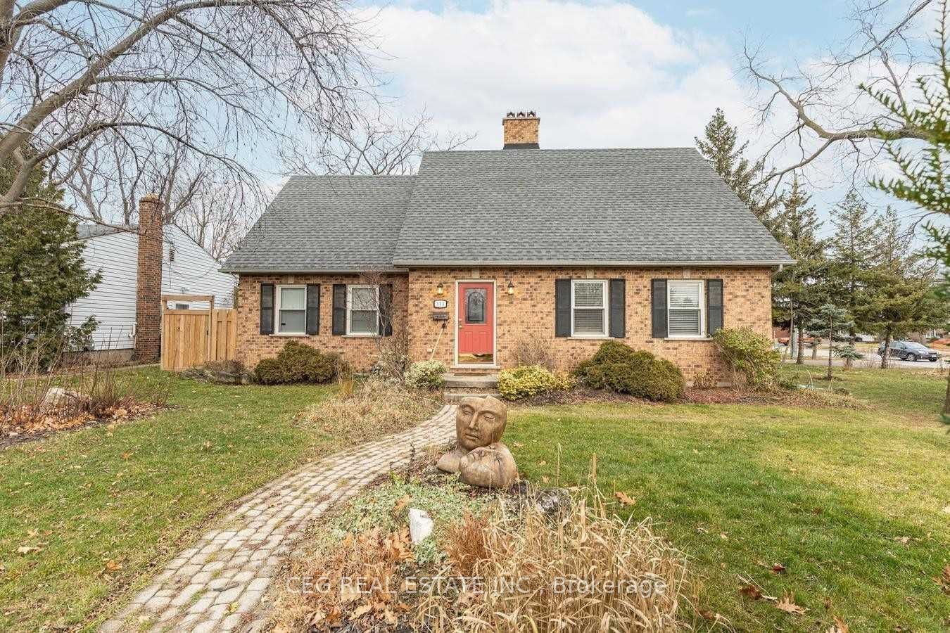 313 Bronte Road, Oakville, ON L6L 3C7