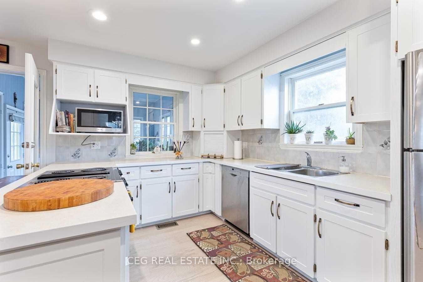 313 Bronte Road, Oakville, ON L6L 3C7 photo 2
