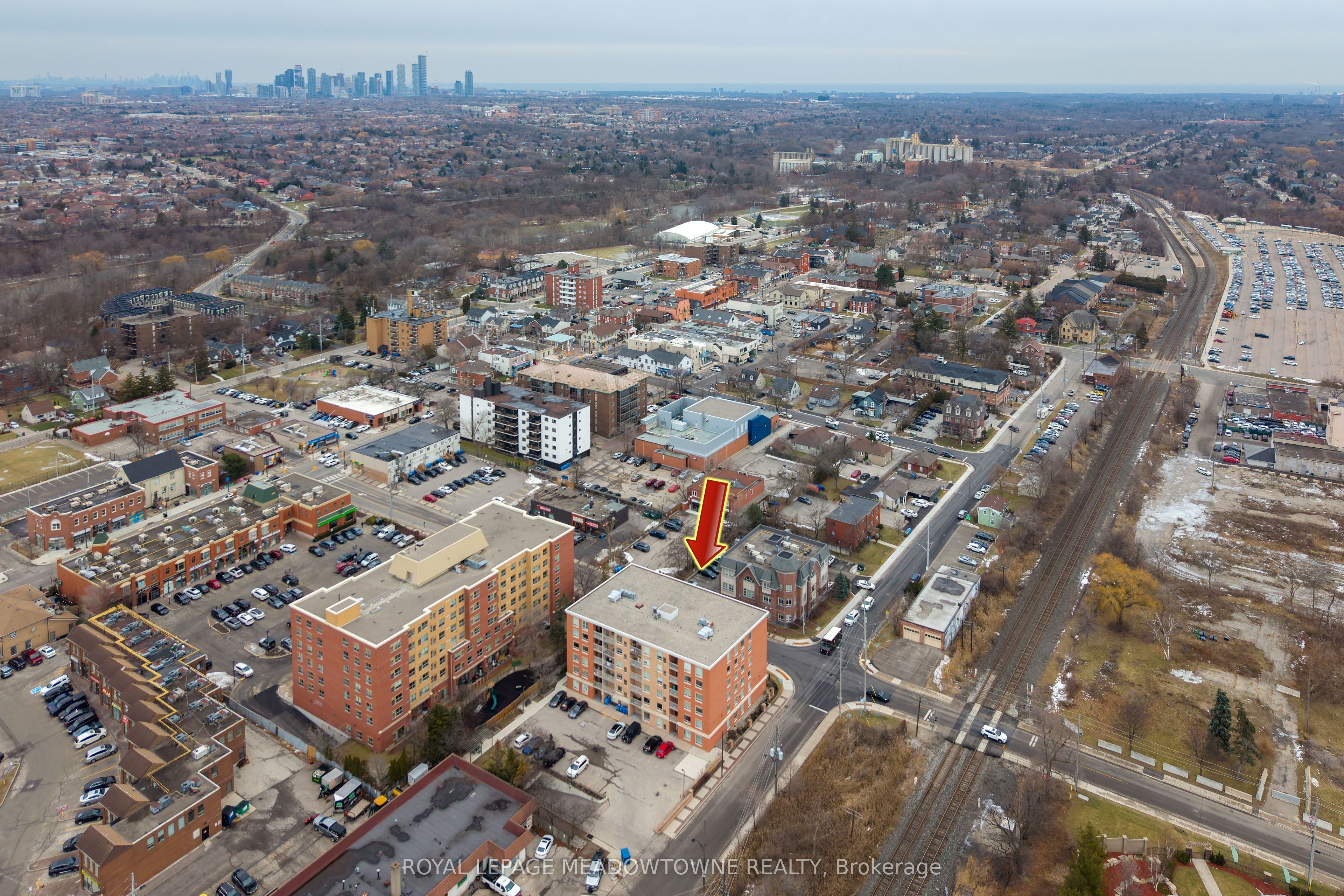 32 Tannery Street 404, Mississauga, ON L5M 6T6 photo 2