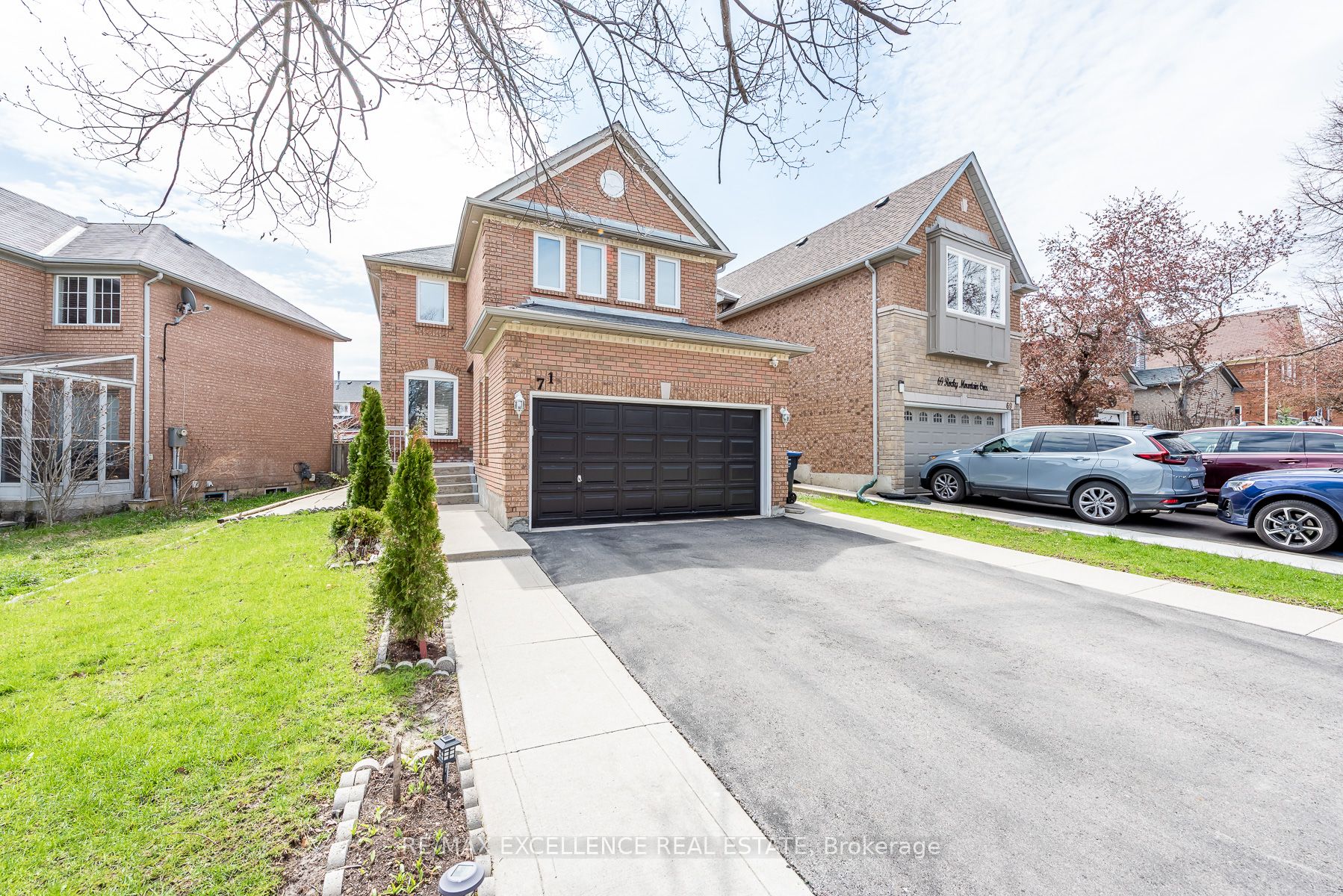 71 Rocky Mountain Crescent, Brampton, ON L6R 1E7 photo 2