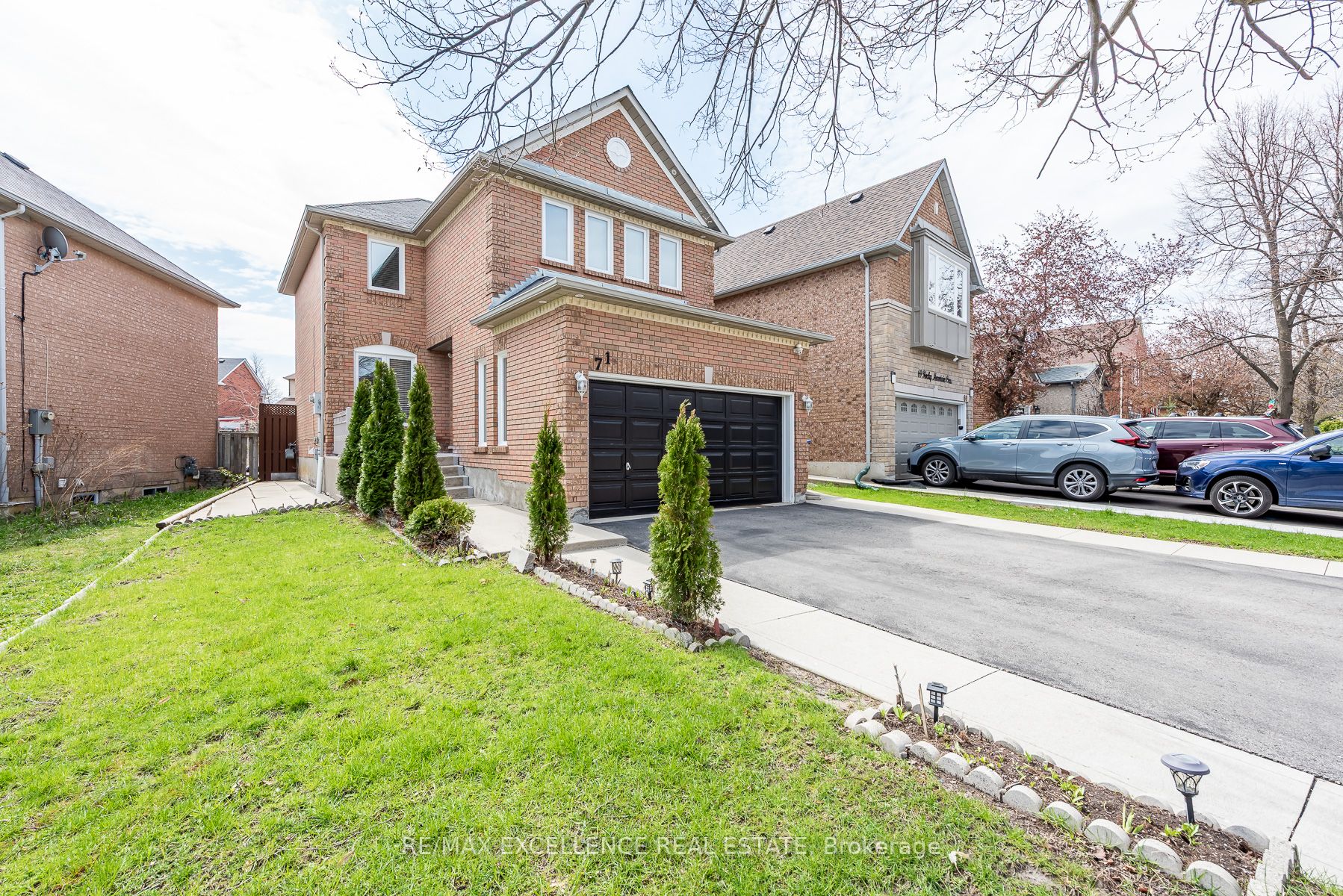 71 Rocky Mountain Crescent, Brampton, ON L6R 1E7 photo 3