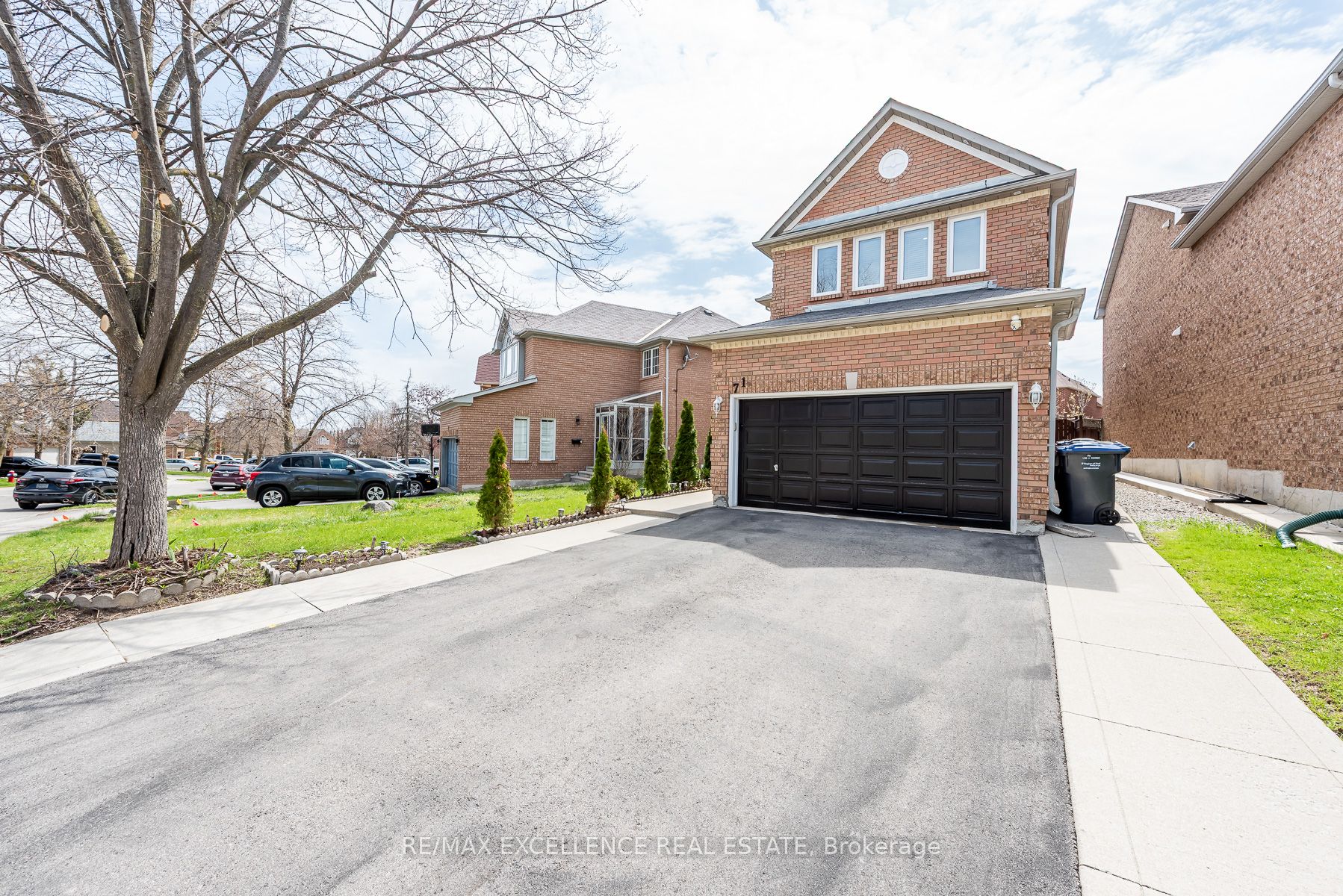 71 Rocky Mountain Crescent, Brampton, ON L6R 1E7 photo 4