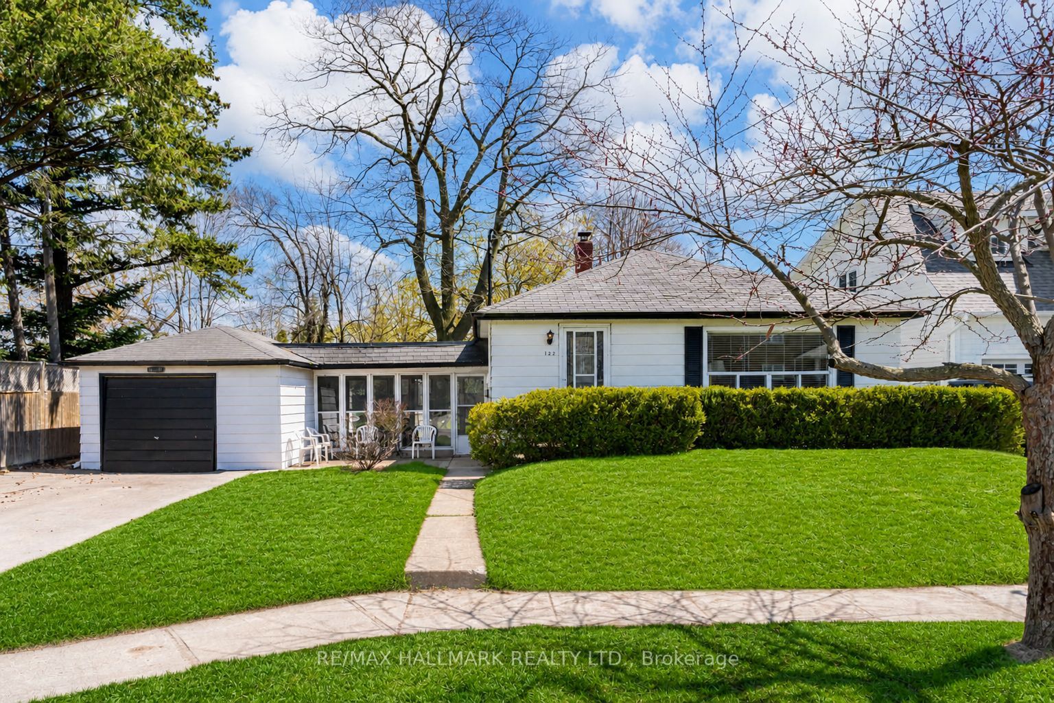 122 Hawthorne Road, Oakville, ON L6K 1V8