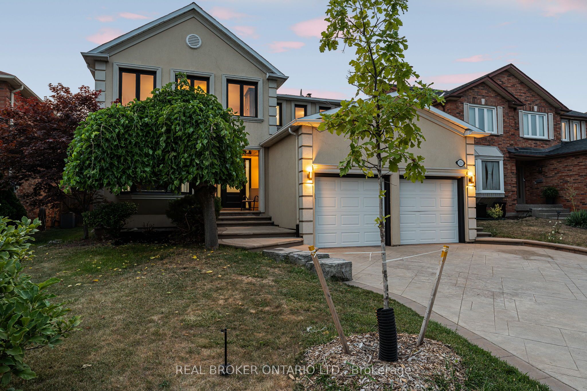 1221 Creekside Drive, Oakville, ON L6H 4Y8