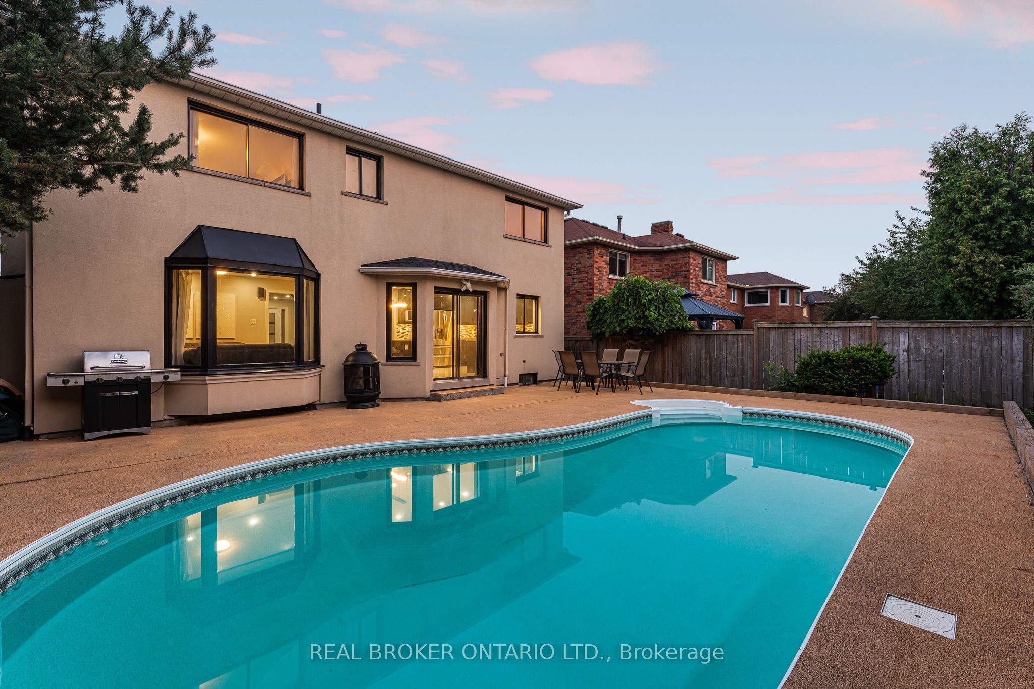 1221 Creekside Drive, Oakville, ON L6H 4Y8 photo 2