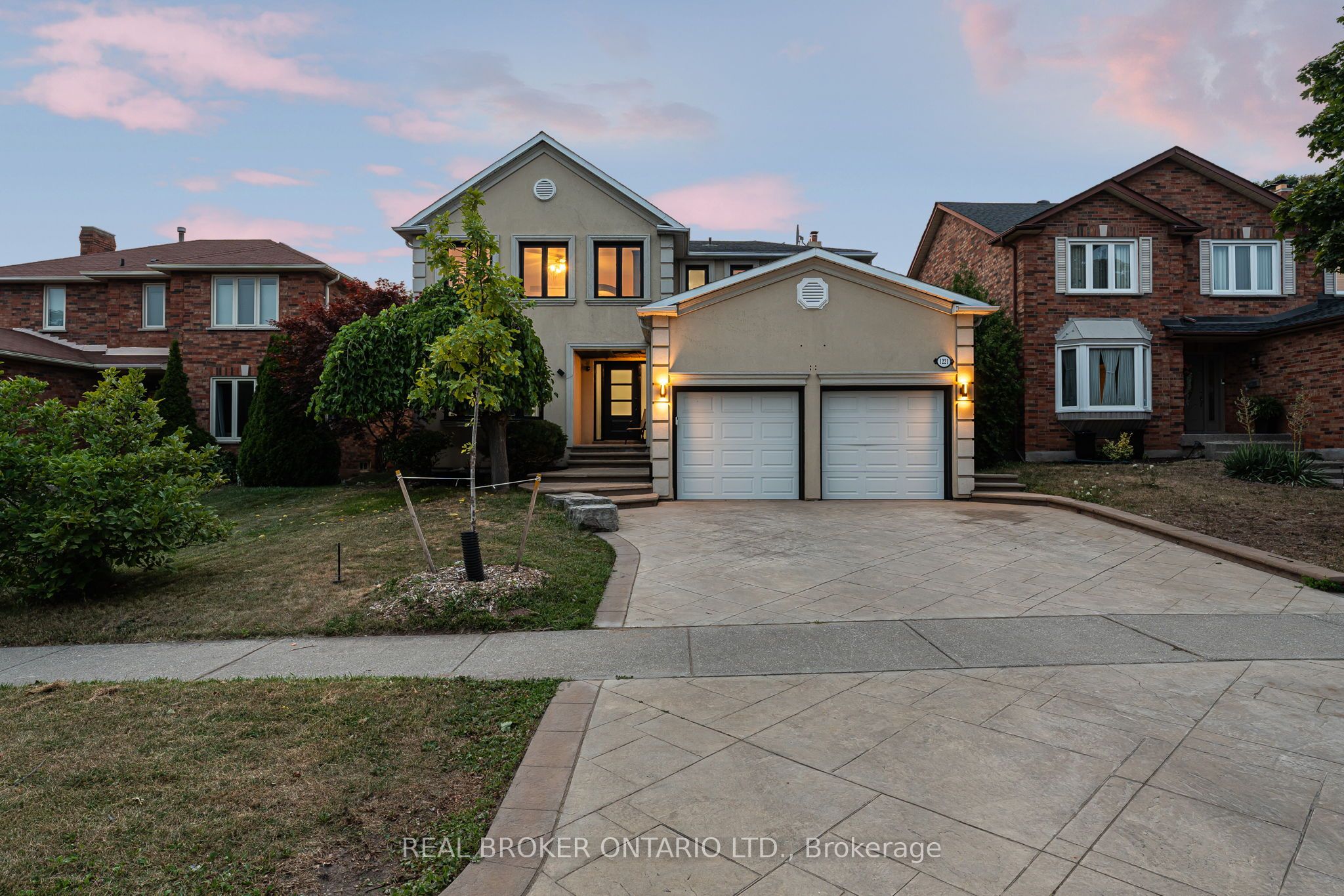 1221 Creekside Drive, Oakville, ON L6H 4Y8 photo 3