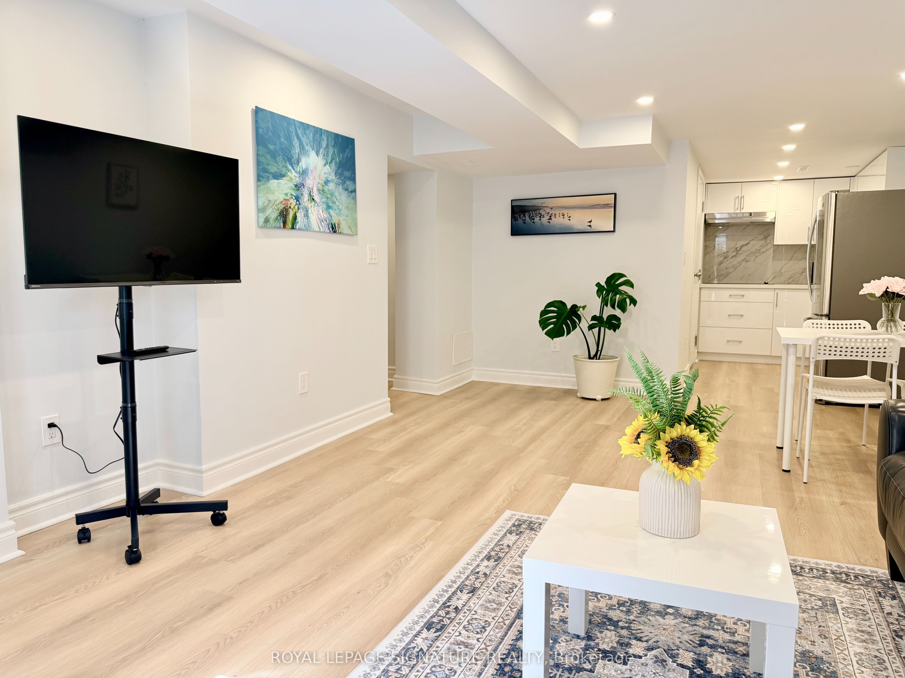 450 Abington Avenue Room 1, Mississauga, ON L5A 1L7 photo 5