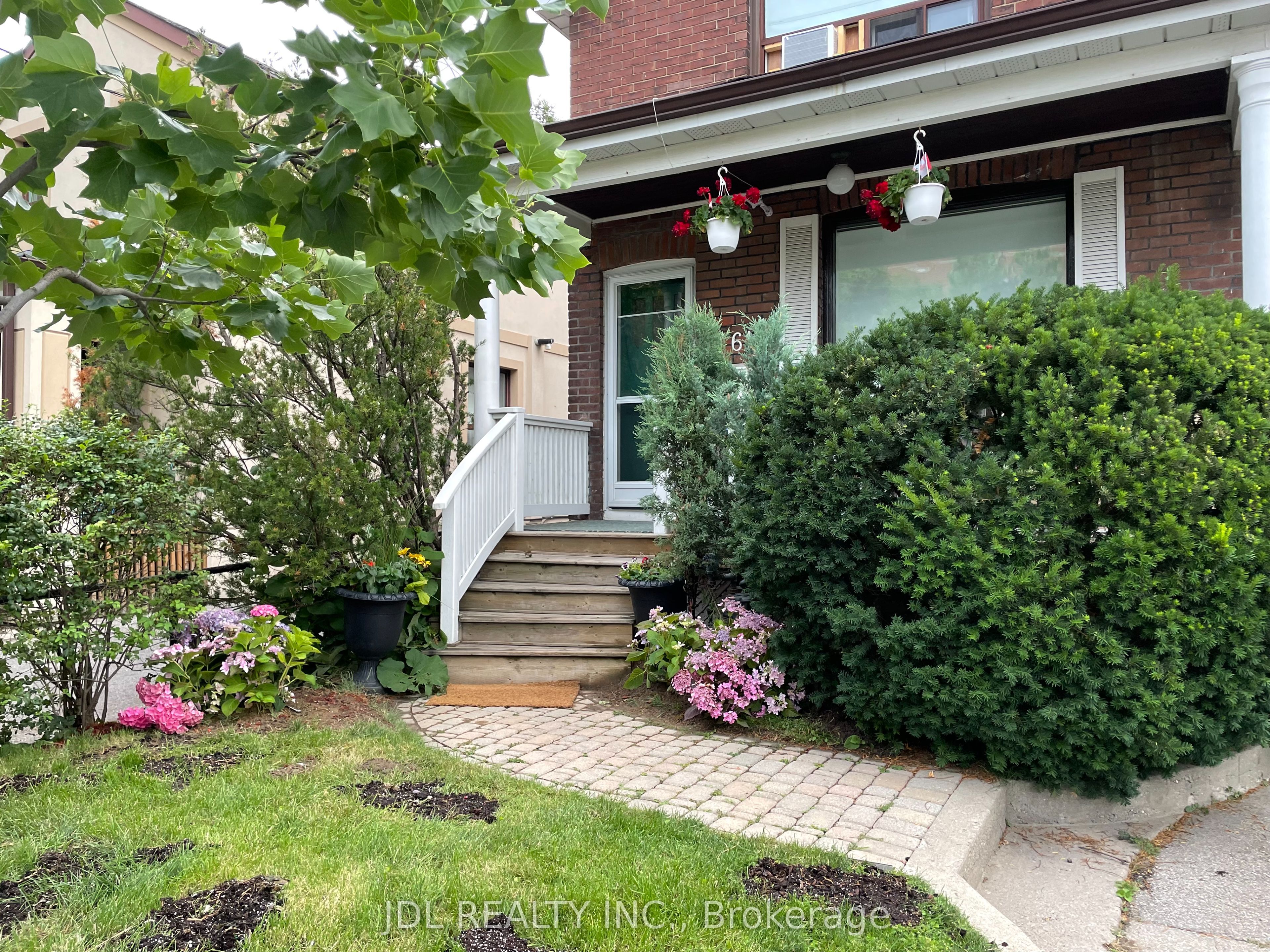 61 Guestville Avenue, Toronto, ON M6N 4N4