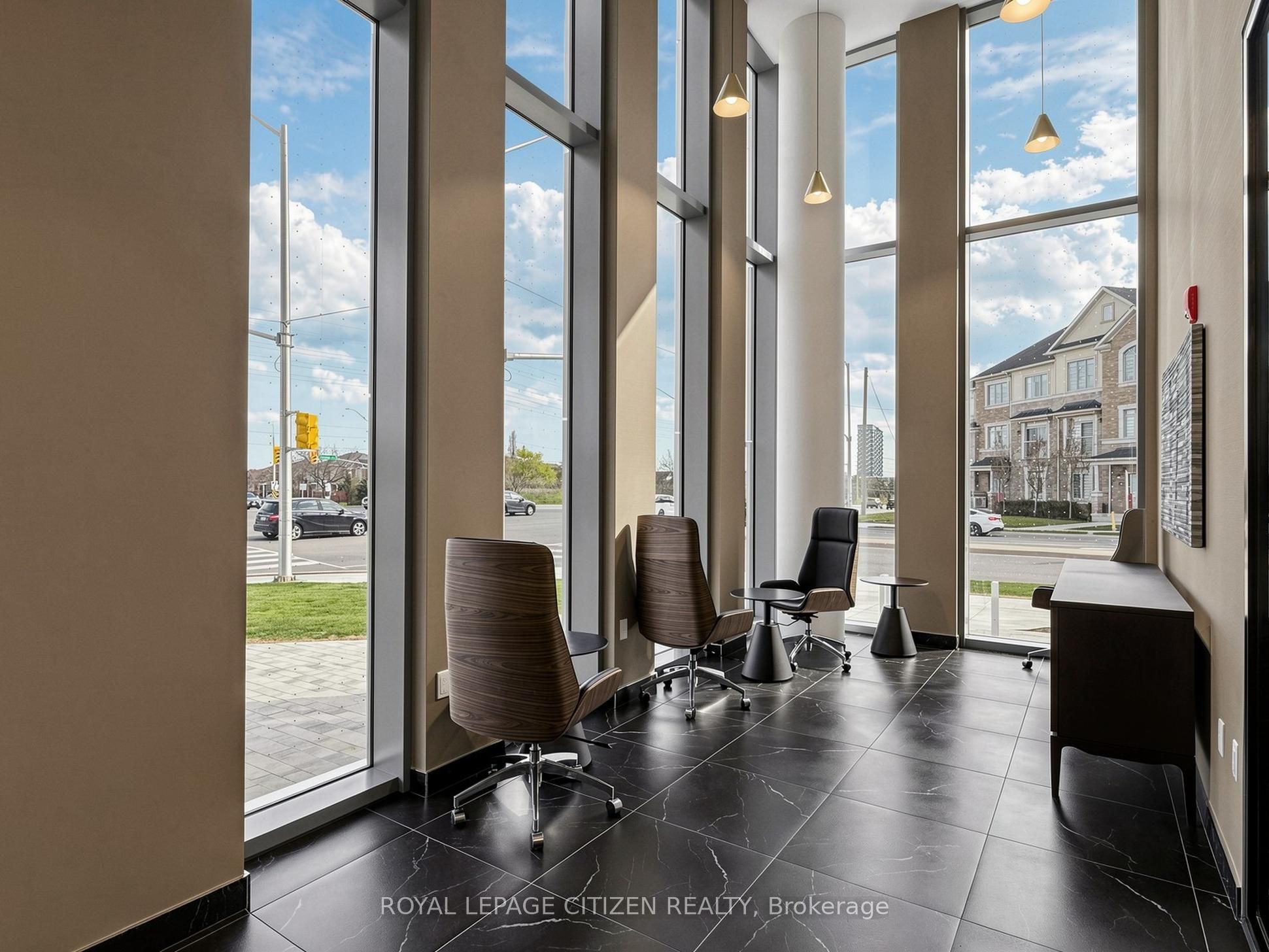 1005 Dundas Street 814, Oakville, ON L6H 8C7 photo 5