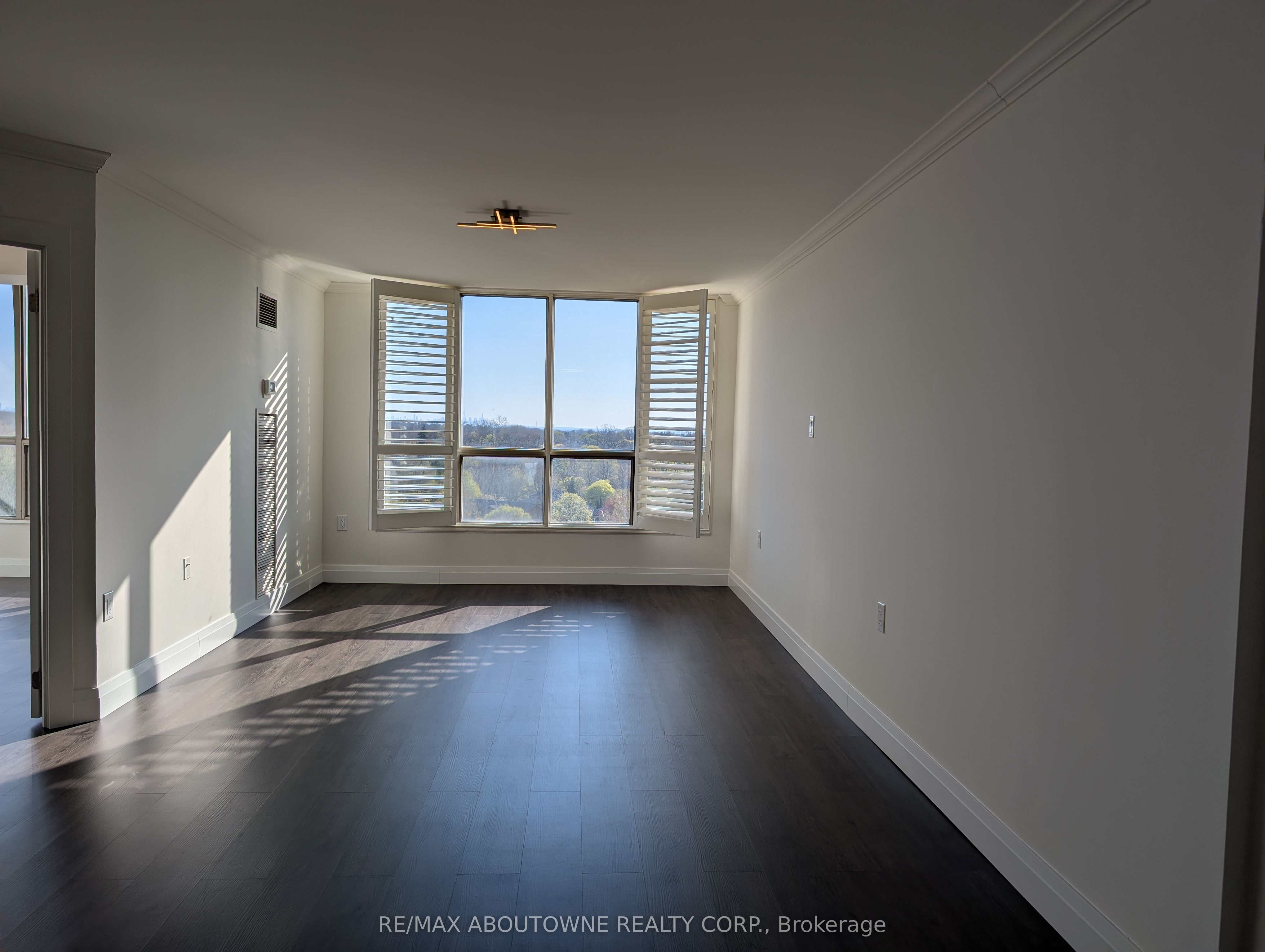 1110 Walden Circle 903, Mississauga, ON L5J 4R3 photo 2