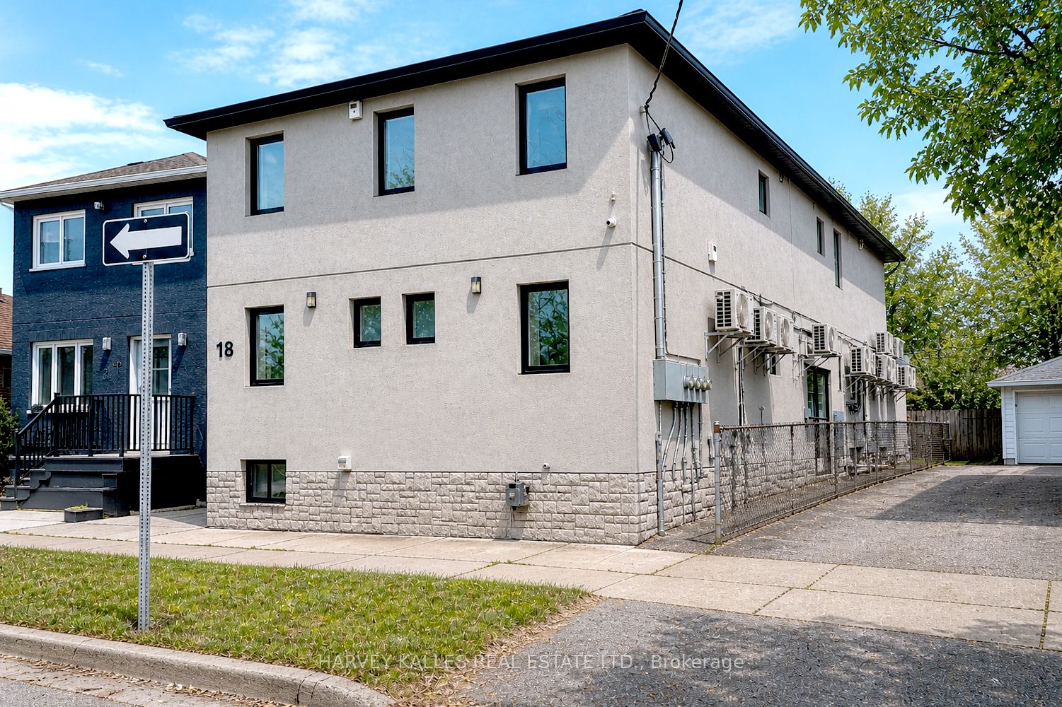 18 Cavell Avenue, Toronto, ON M8V 1P2