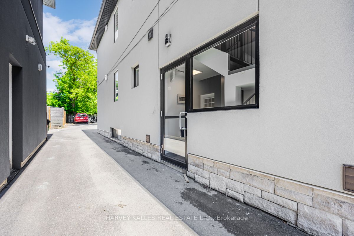 18 Cavell Avenue, Toronto, ON M8V 1P2 photo 2