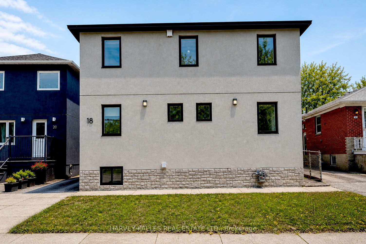 18 Cavell Avenue, Toronto, ON M8V 1P2 photo 3