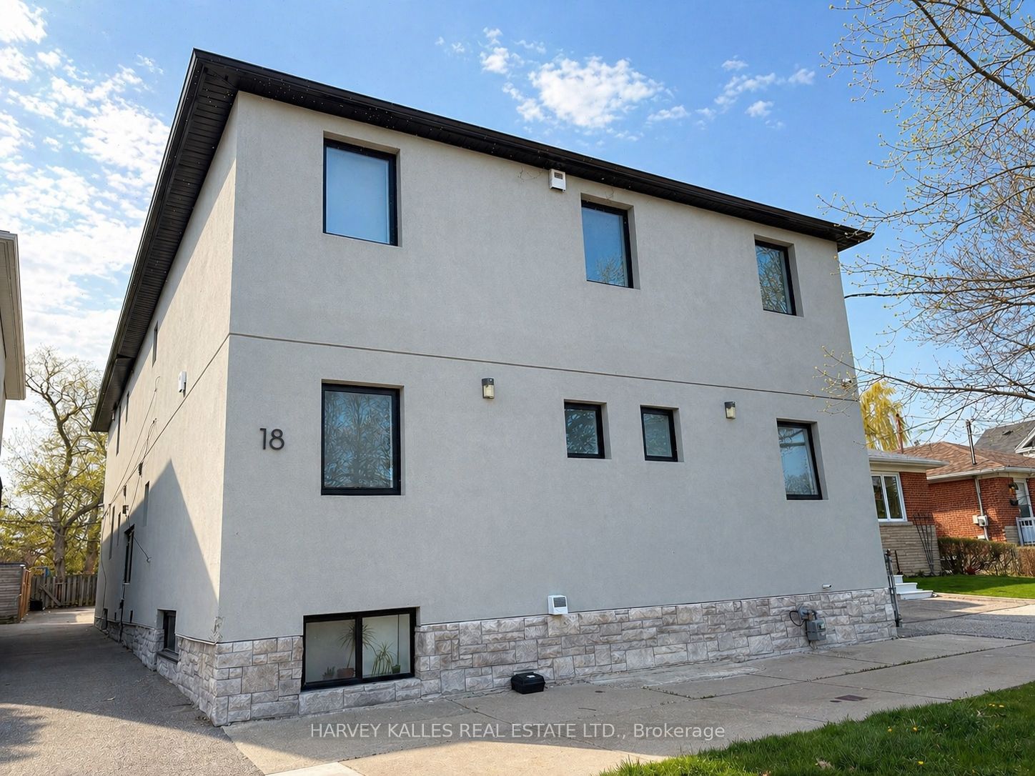 18 Cavell Avenue, Toronto, ON M8V 1P2 photo 4