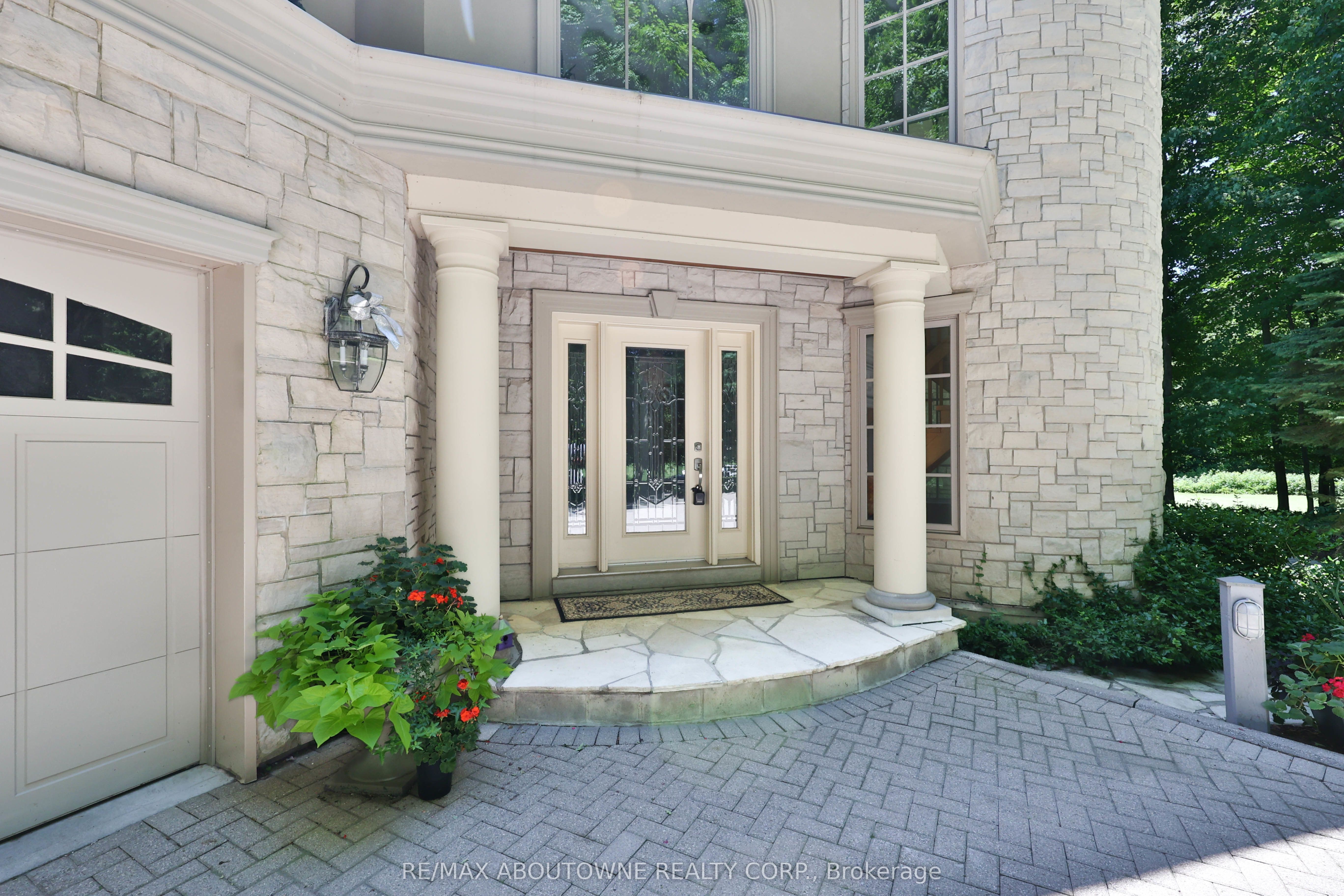 1270 1 Side Road, Burlington, ON L7P 0R9 photo 4