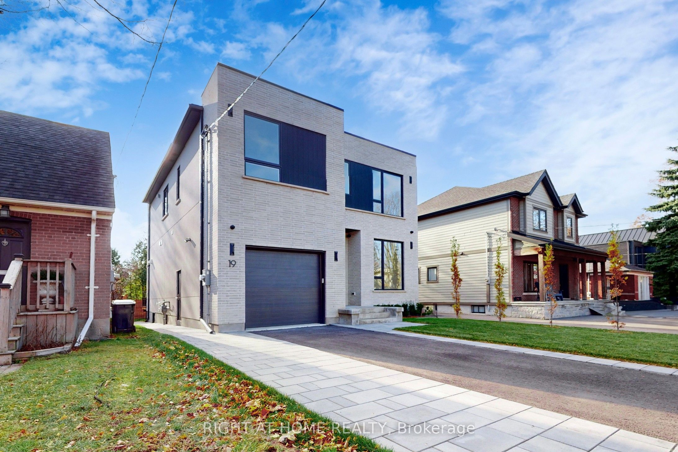 19 Putney Road, Toronto, ON M8W 2K6 photo 2