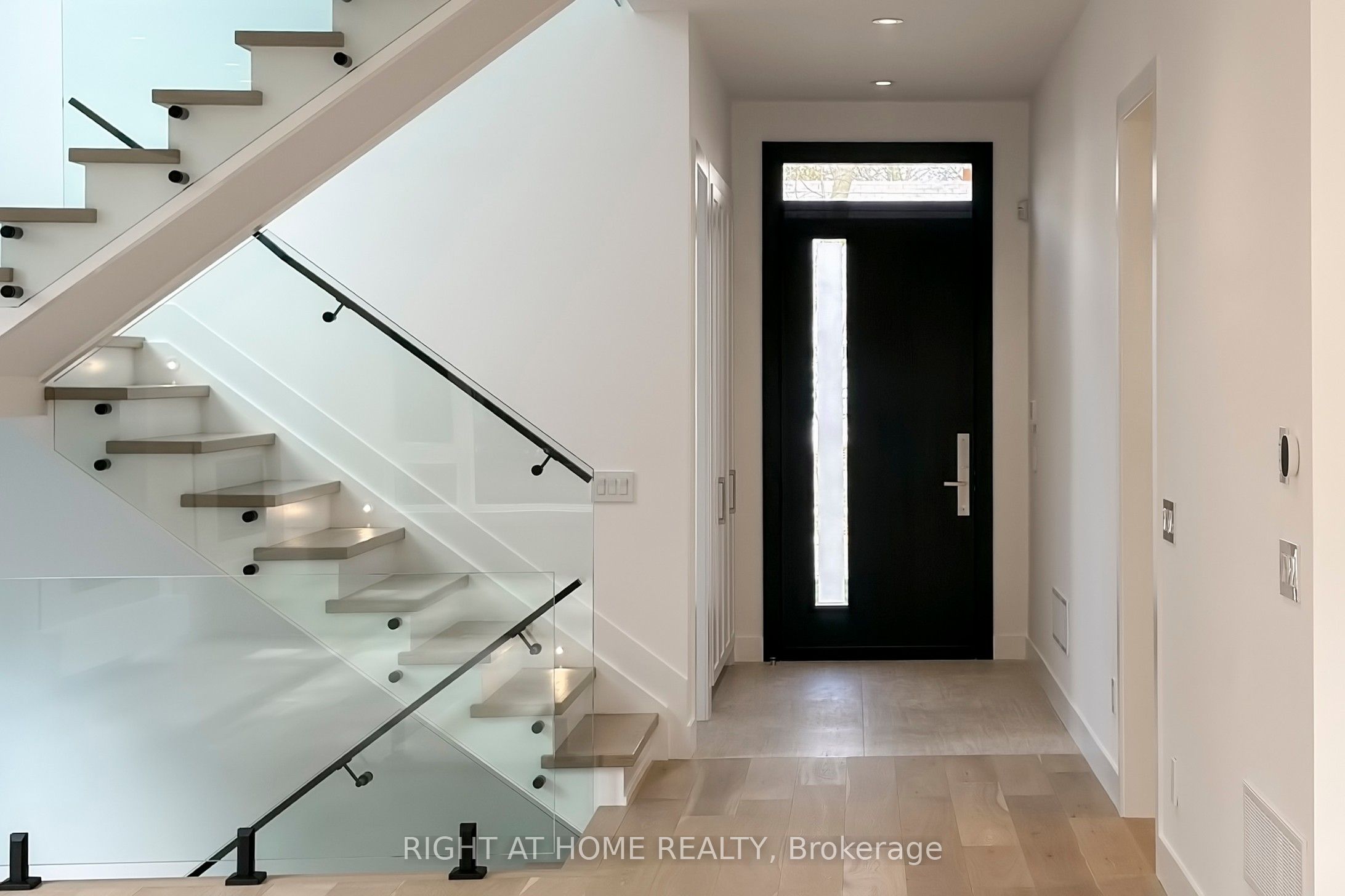 19 Putney Road, Toronto, ON M8W 2K6 photo 4
