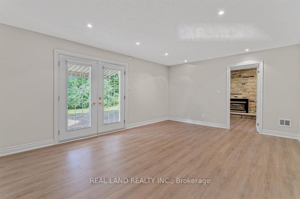 360 Chantenay Drive Lower, Mississauga, ON L5A 1E7 photo 4