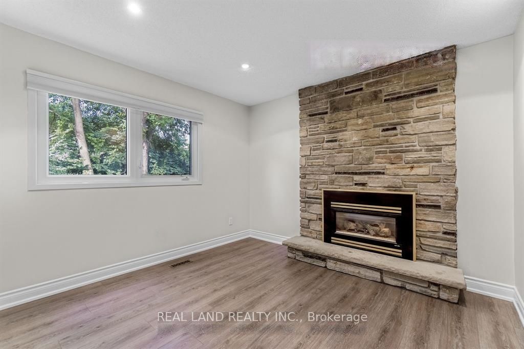 360 Chantenay Drive Lower, Mississauga, ON L5A 1E7 photo 5