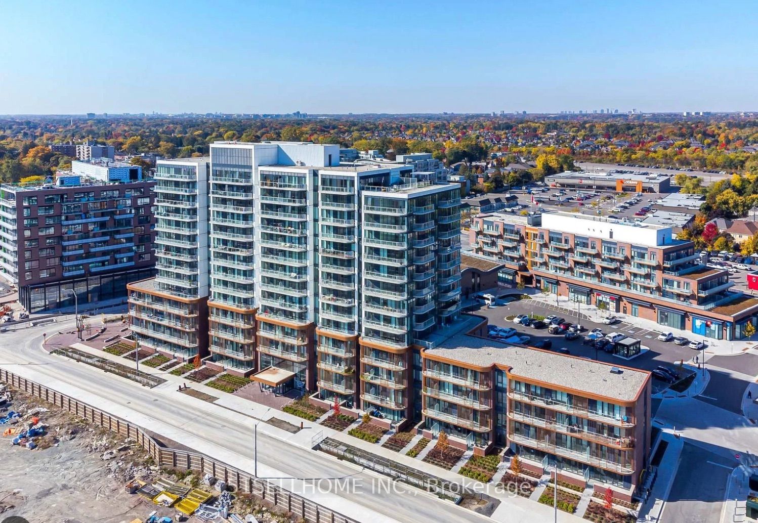 220 Missinnihe Way TH104, Mississauga, ON L5H 0A9