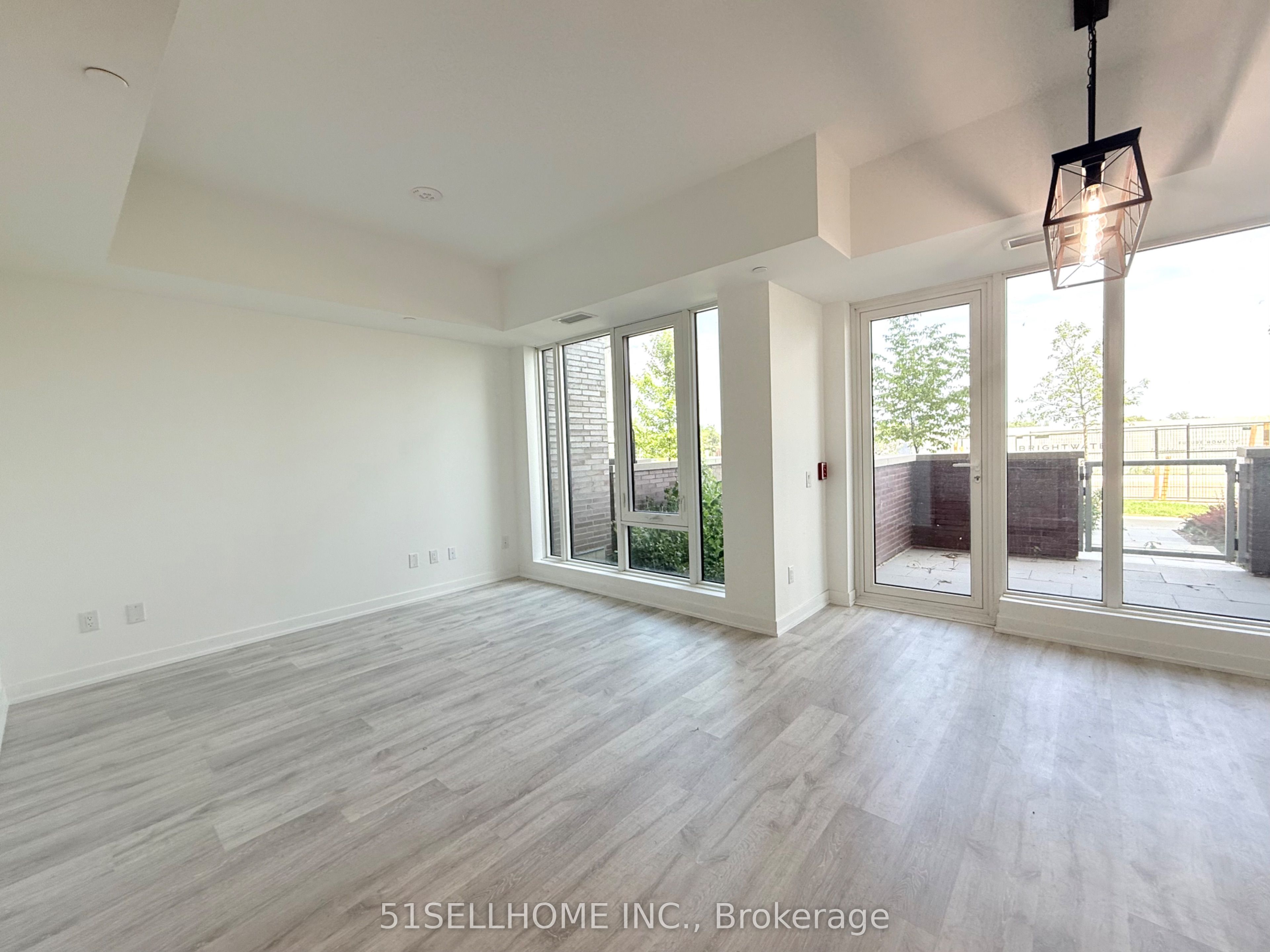 220 Missinnihe Way TH104, Mississauga, ON L5H 0A9 photo 2