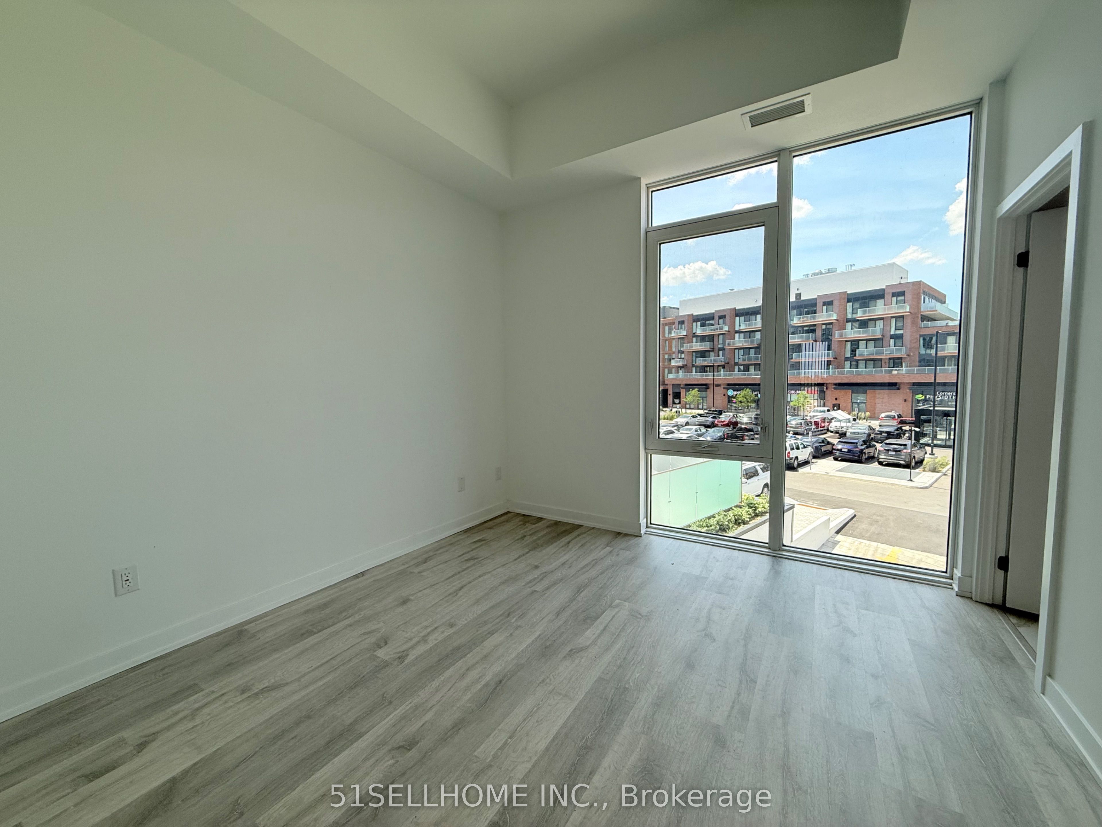 220 Missinnihe Way TH104, Mississauga, ON L5H 0A9 photo 5