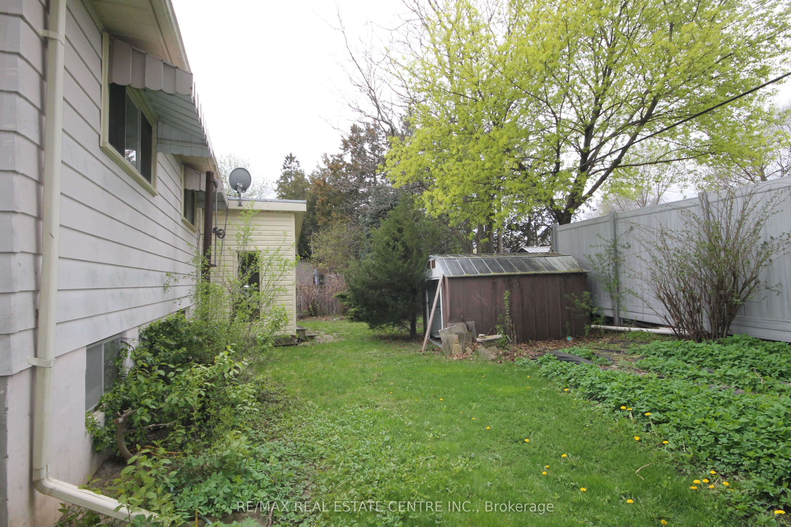 54 Moultrey Crescent, Halton Hills, ON L7G 4N5 photo 2