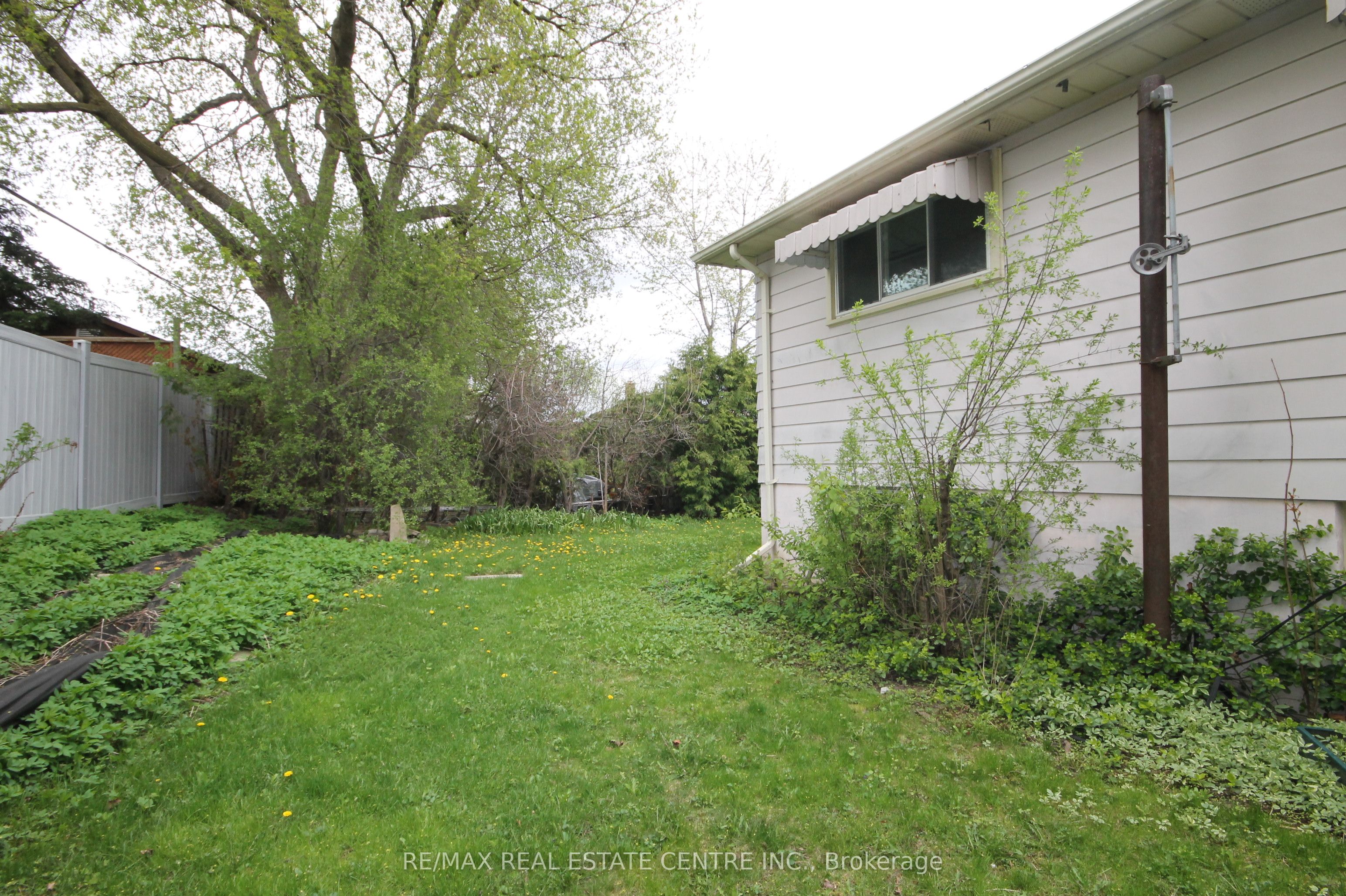 54 Moultrey Crescent, Halton Hills, ON L7G 4N5 photo 3