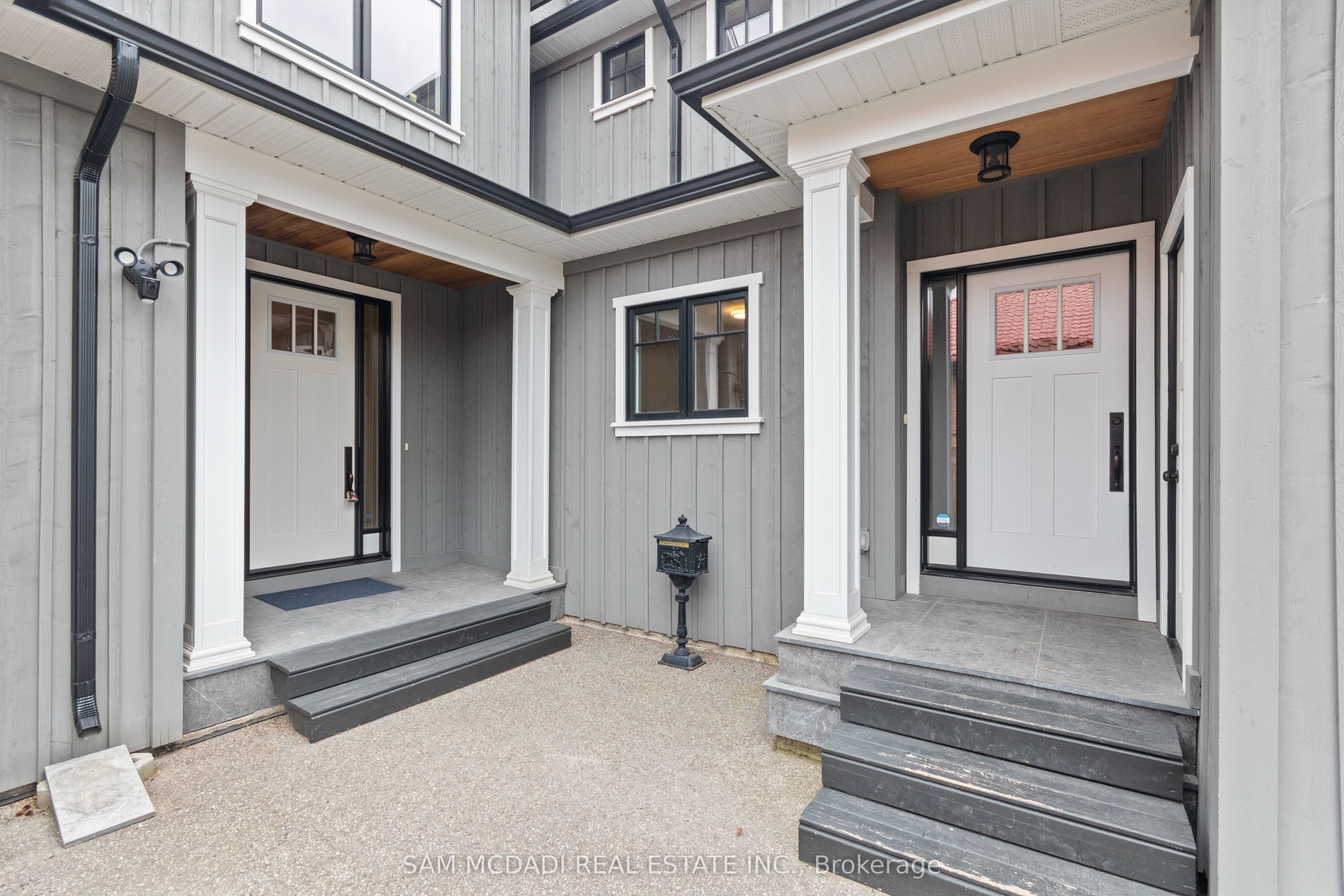 3047 Grenville Drive, Mississauga, ON L5A 2P6 photo 5