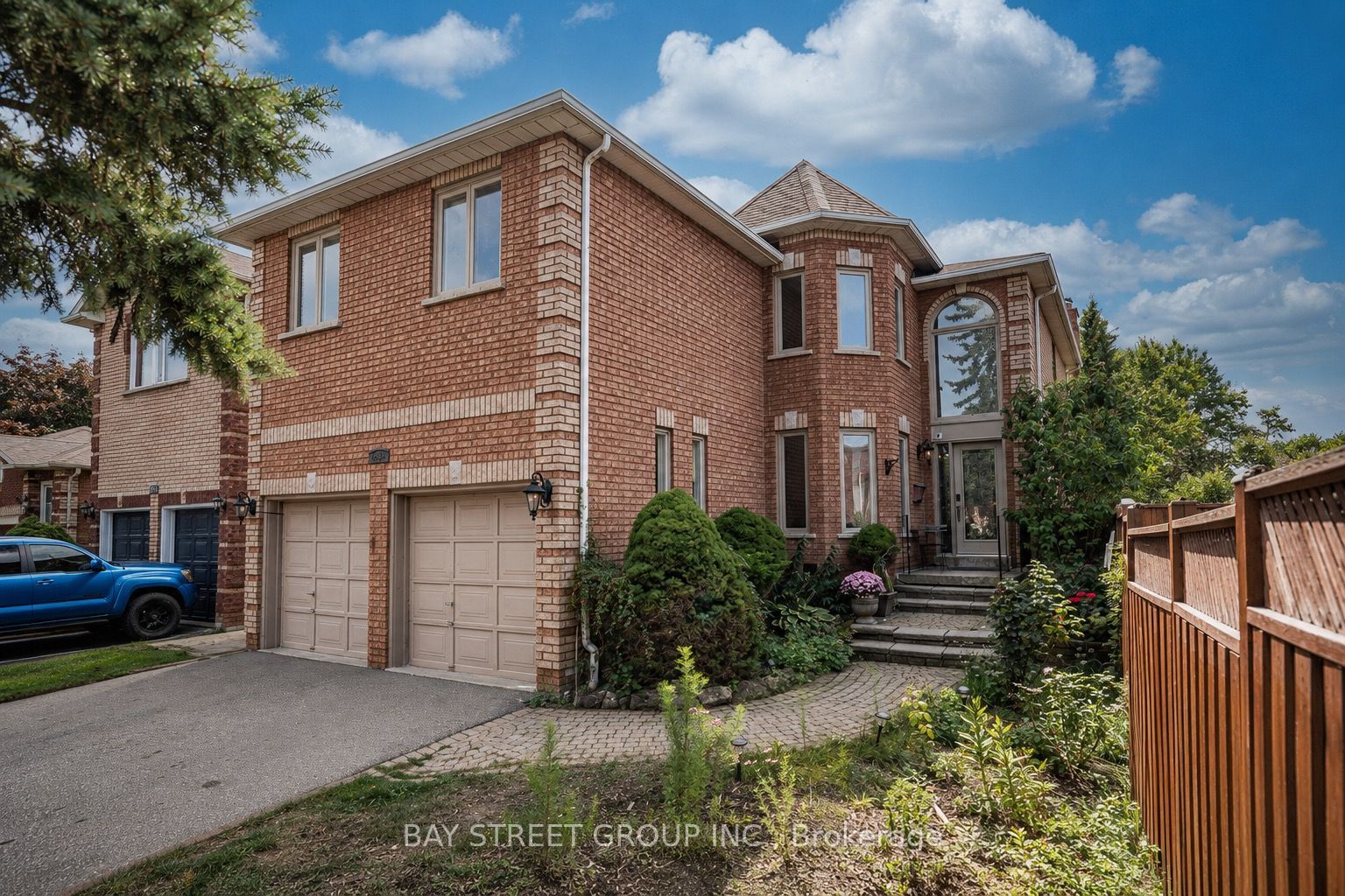 2524 Paula Court, Mississauga, ON L5K 2R5 photo 2