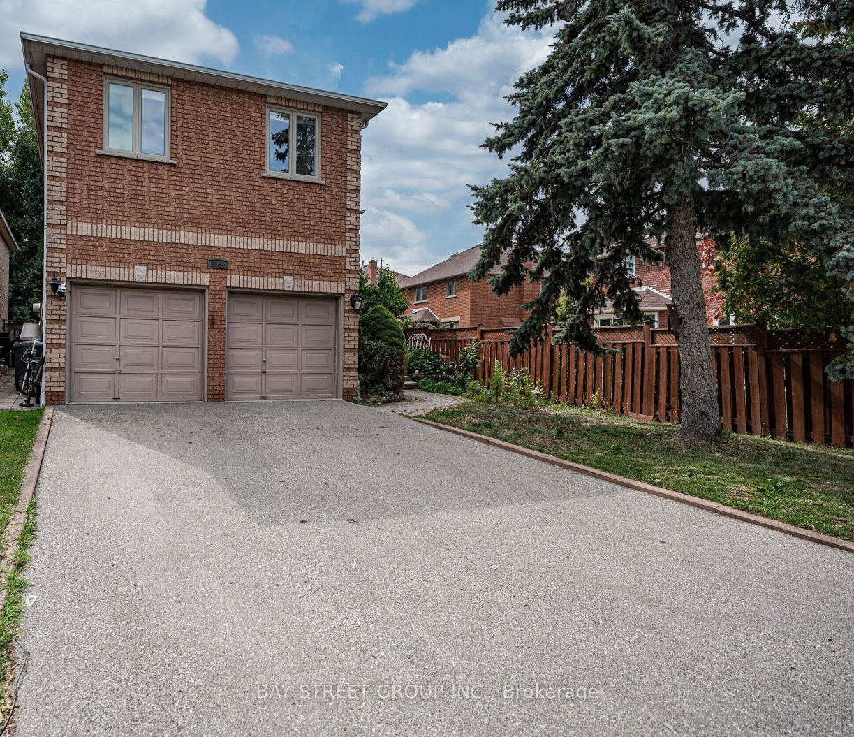 2524 Paula Court, Mississauga, ON L5K 2R5 photo 3