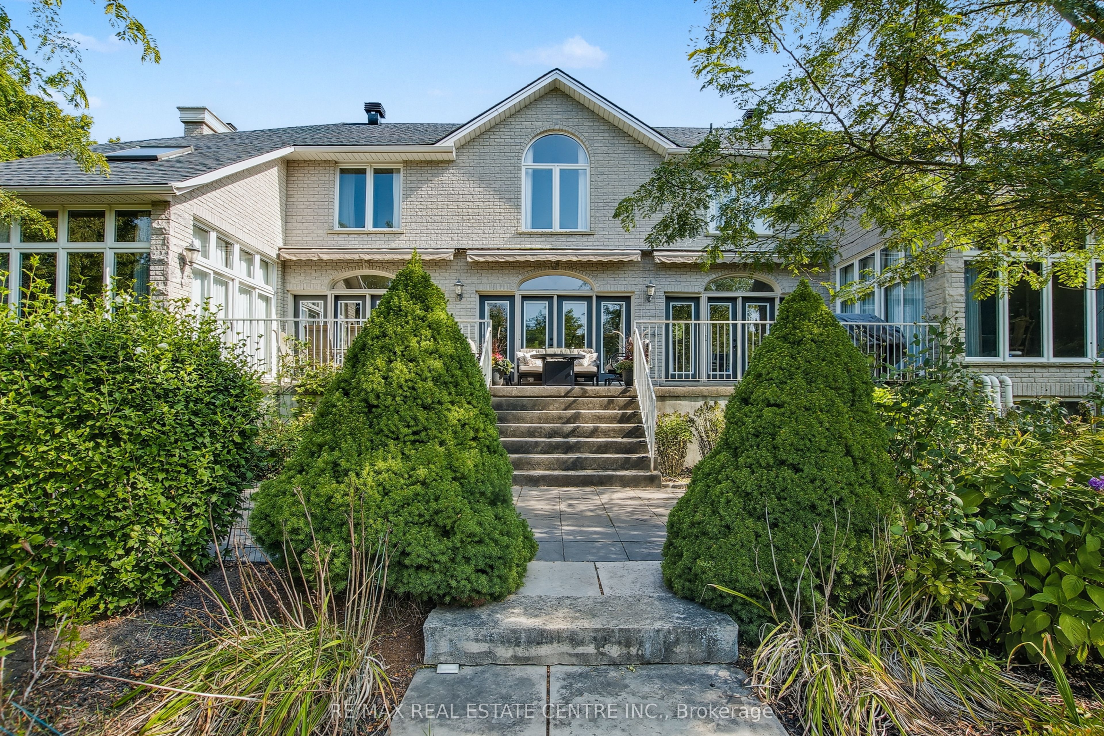 4220 Ennisclare Drive, Milton, ON N0B 2K0 photo 4