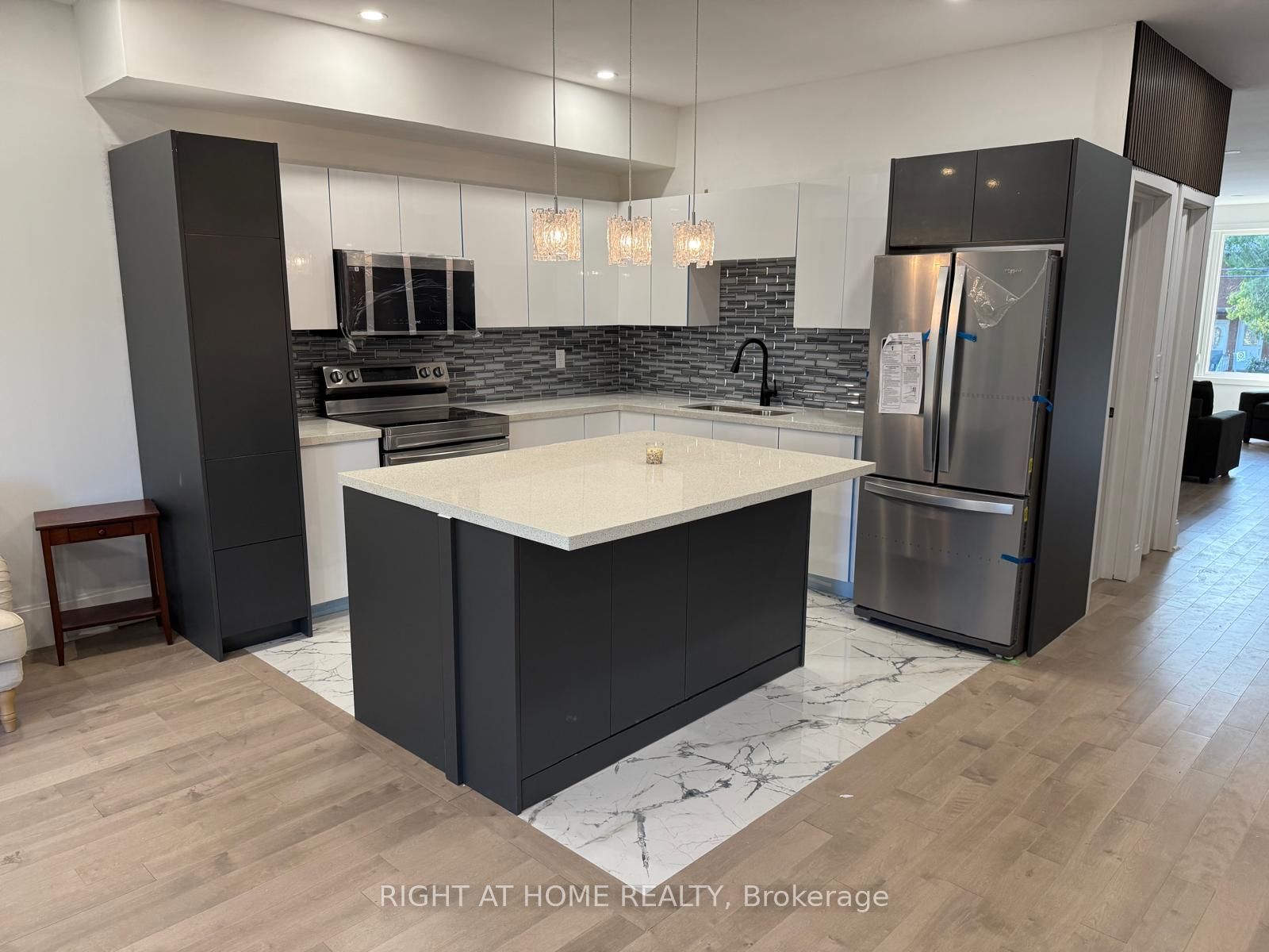21B Roseland Drive, Toronto, ON M8W 1Y3 photo 2