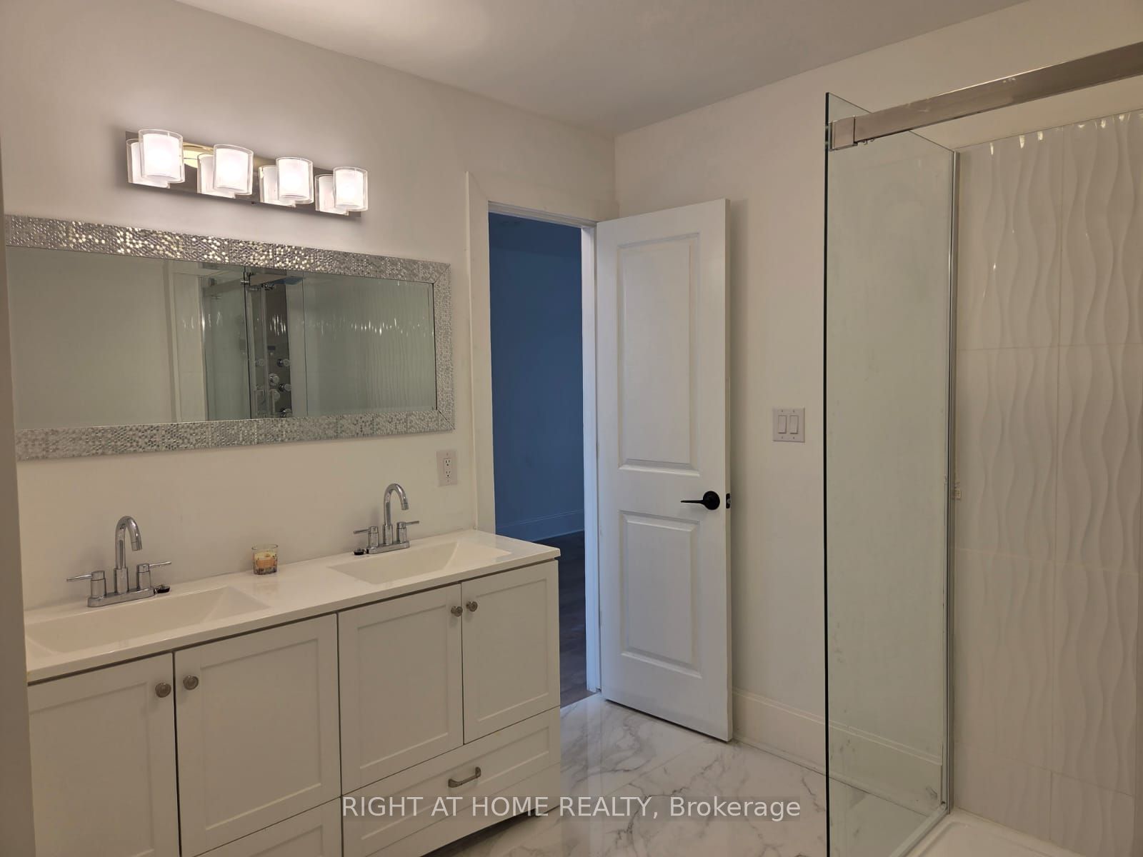 21B Roseland Drive, Toronto, ON M8W 1Y3 photo 4