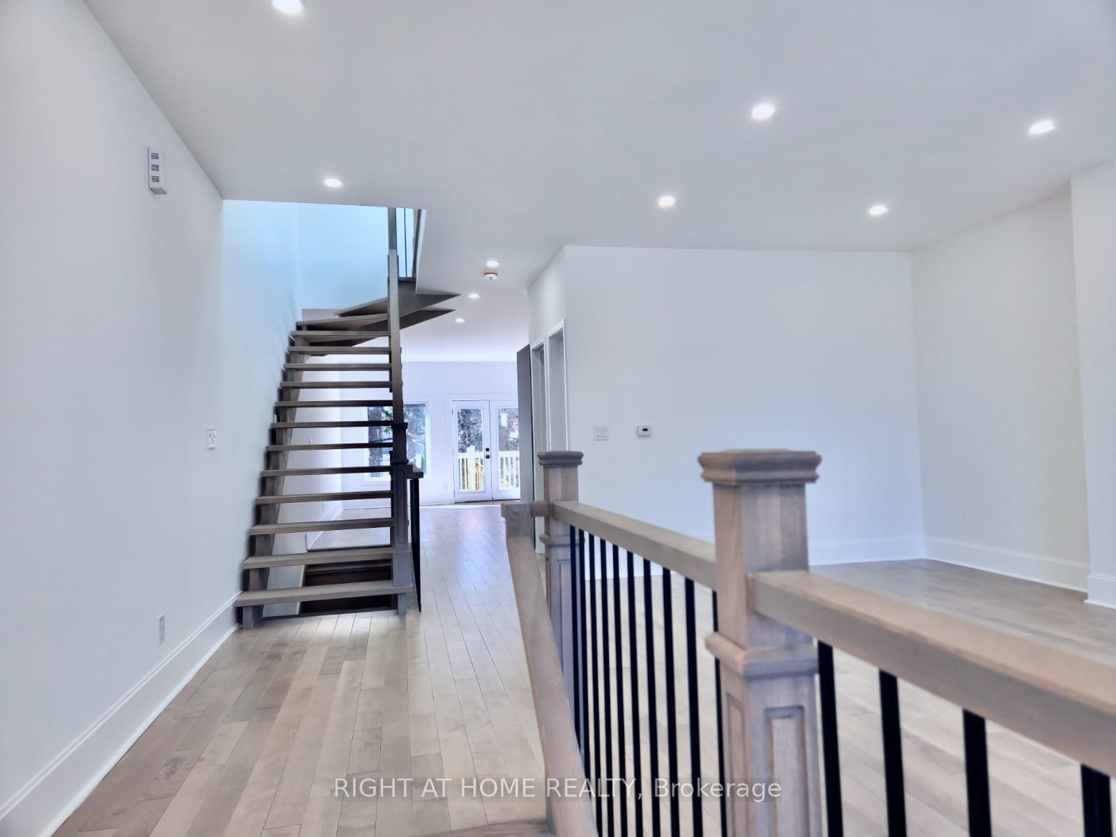21B Roseland Drive, Toronto, ON M8W 1Y3 photo 5