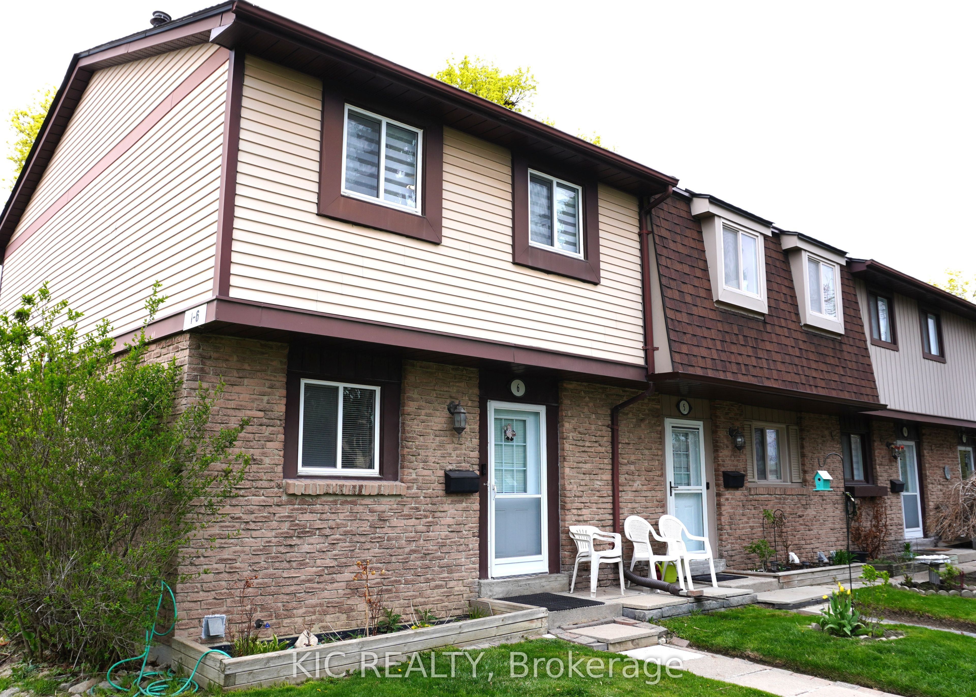93 Hansen Road N 6, Brampton, ON L6V 3C8