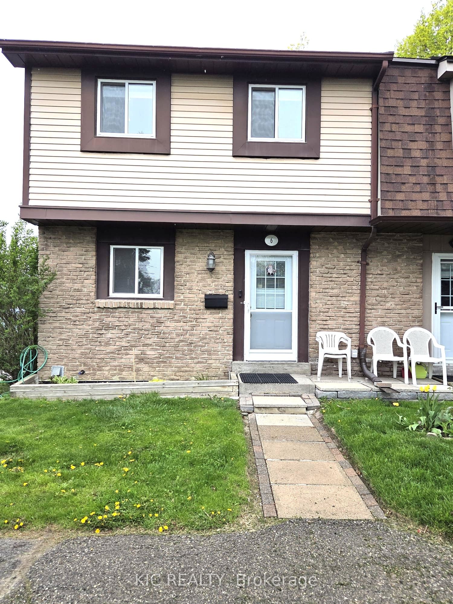 93 Hansen Road N 6, Brampton, ON L6V 3C8 photo 2