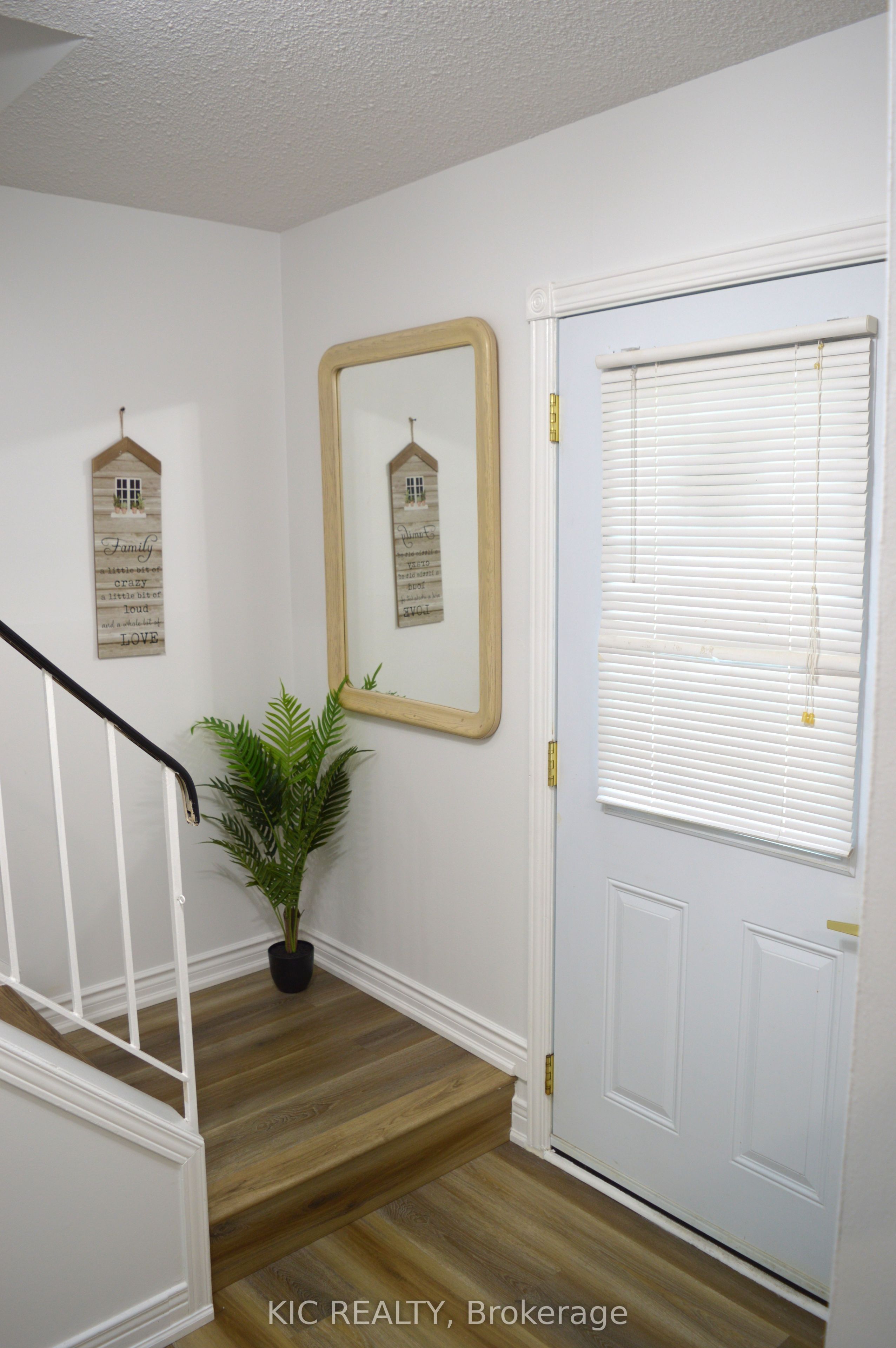 93 Hansen Road N 6, Brampton, ON L6V 3C8 photo 3