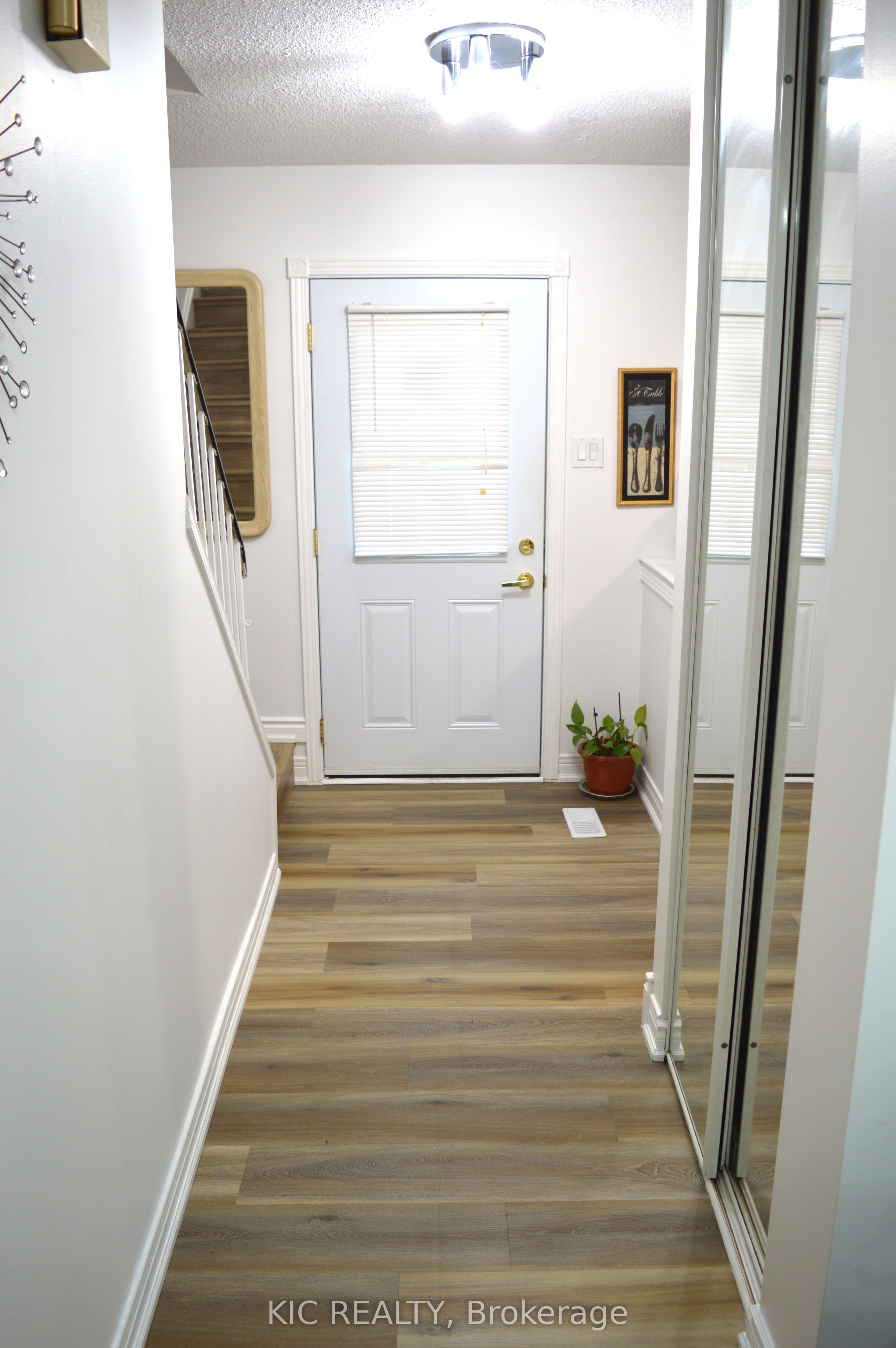 93 Hansen Road N 6, Brampton, ON L6V 3C8 photo 4