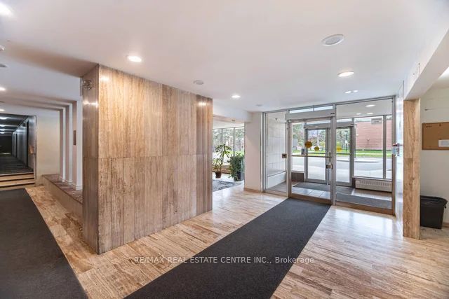 345 Driftwood Avenue 1009, Toronto, ON M3N 2P4 photo 4