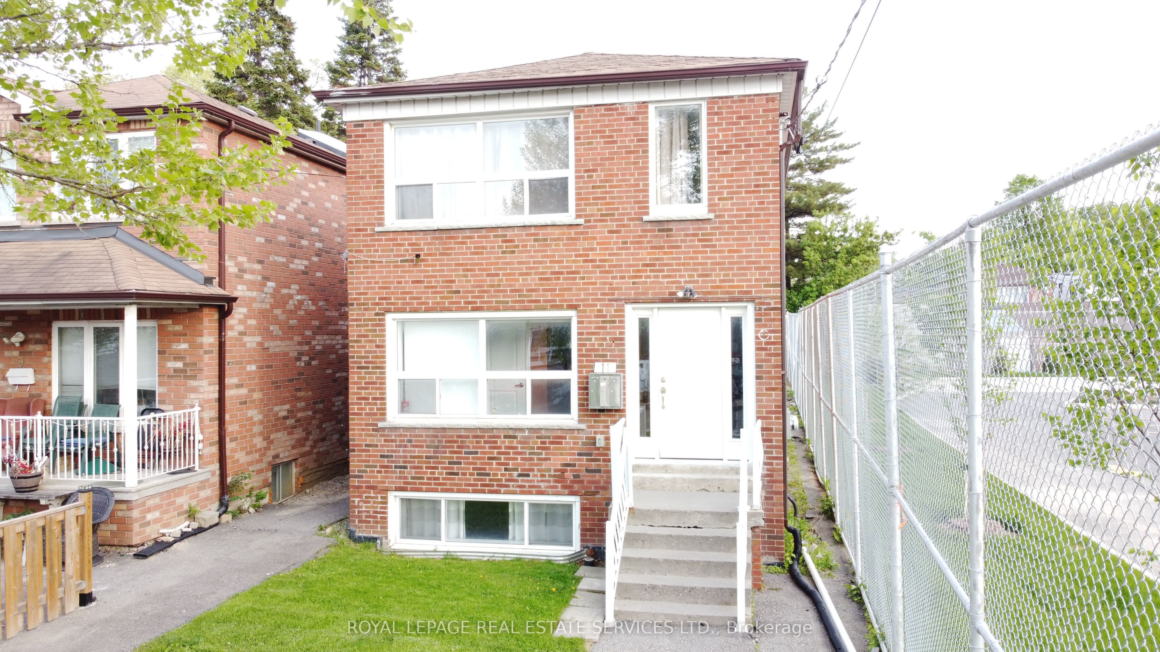 11 Dennis Avenue, Toronto, ON M6N 2T7 photo 2