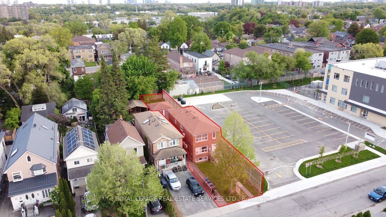 11 Dennis Avenue, Toronto, ON M6N 2T7 photo 3