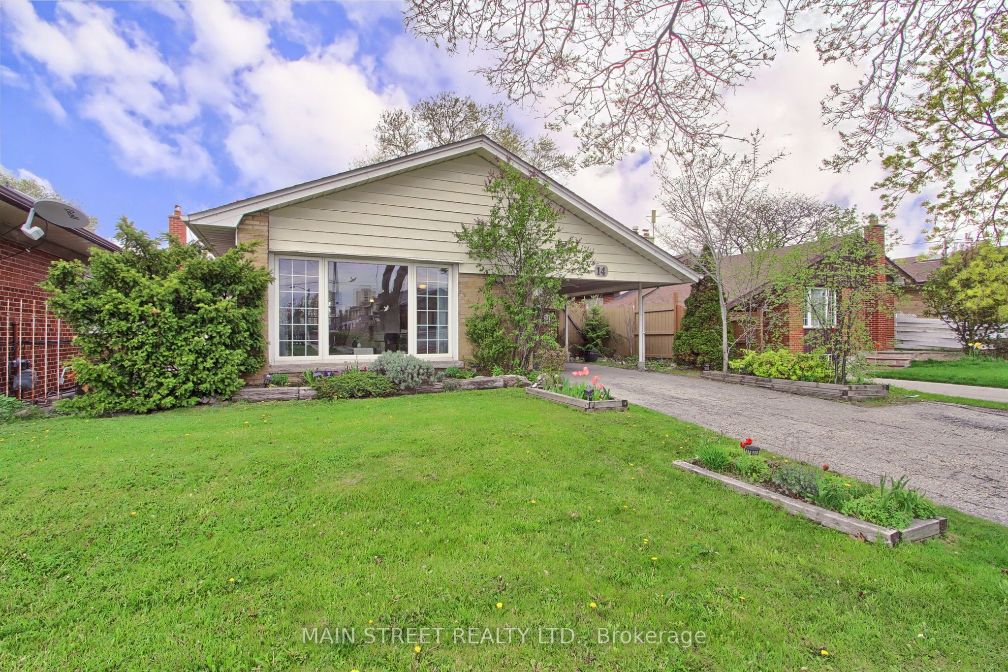 14 Westhampton Drive, Toronto, ON M9R 1X6 photo 2