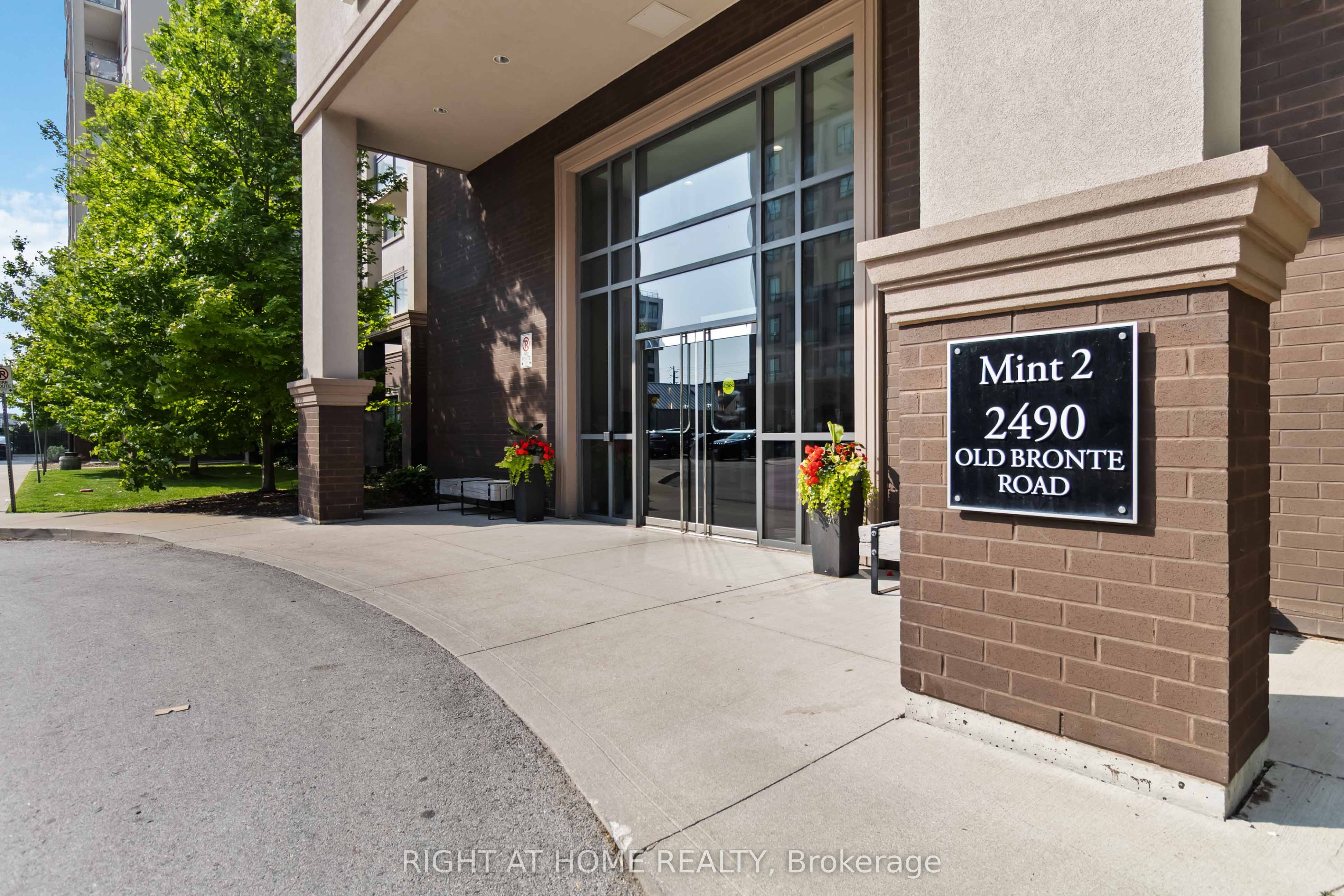 2490 Old Bronte Road 301, Oakville, ON L6M 0Y5 photo 2