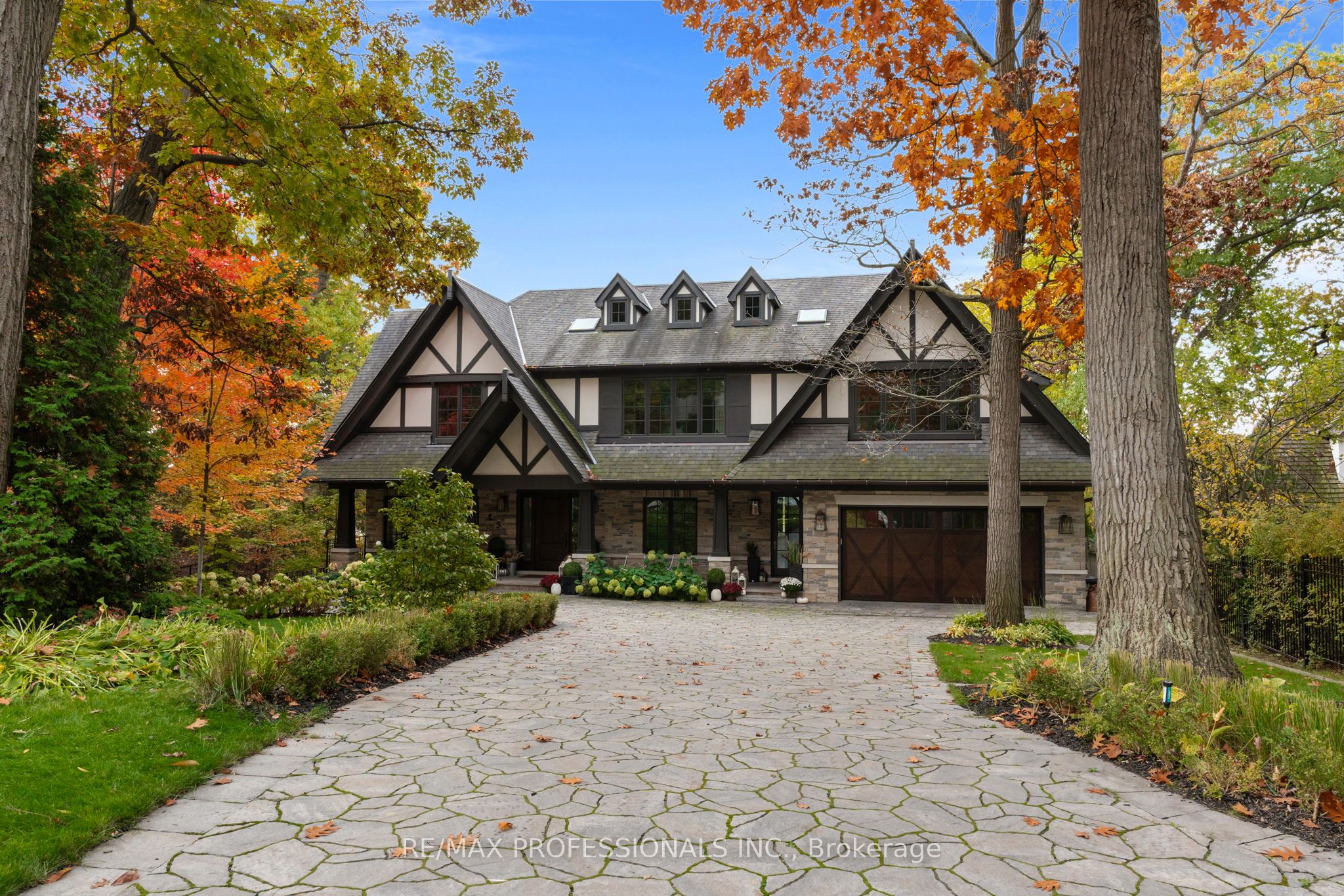 23 Riverside Crescent, Toronto, ON M6S 1B5 photo 2